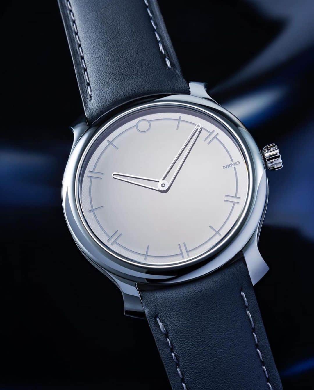 WATCHMANIAのインスタグラム：「@mingwatches has welcomed the new year by introducing MING 27.02. This specific model features the thin case used for 27.01 which was one of the 2020 GPHG-finalists. Details and pricing on the web site.」