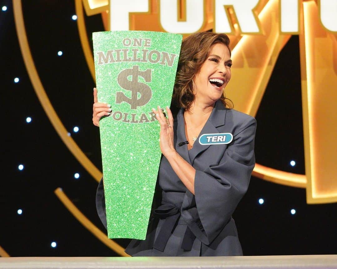 アメリカン・ブロードキャスティング・カンパニーのインスタグラム：「Want to feel like a million bucks? Catch up on #CelebrityWheelOfFortune, now streaming, on demand, and on Hulu!」