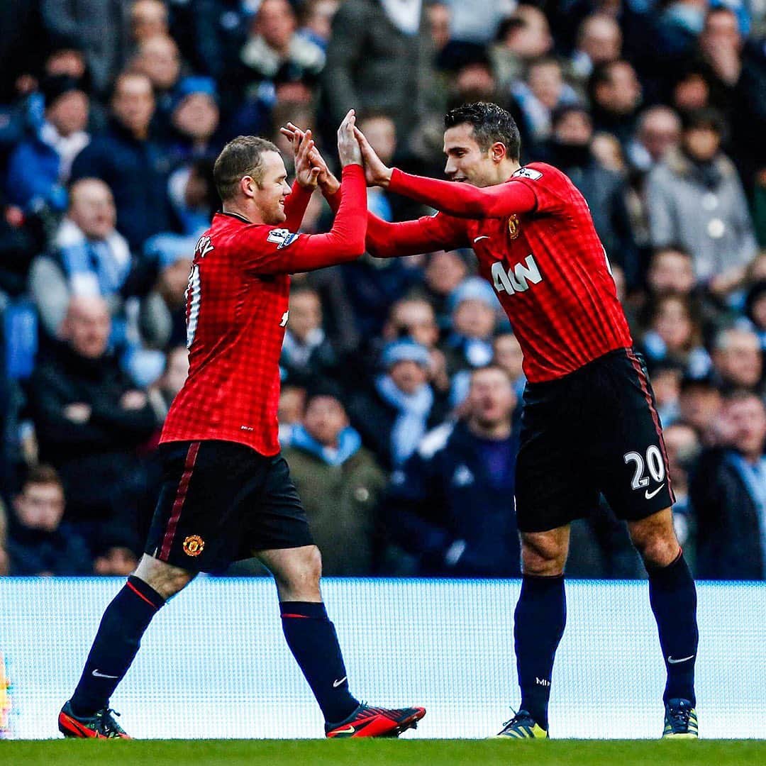 ロビン・ファン・ペルシのインスタグラム：「Congrats on your amazing career my friend @waynerooney! Thank you for the great moments both on and off the pitch. I'll forever remember THAT assist and much more 😉. Wishing you all the best with your next step and I'm sure you'll be a fantastic manager 👊」