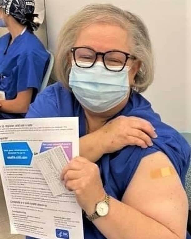 unicefさんのインスタグラム写真 - (unicefInstagram)「Barbara Wax, a senior midwife, was one of the first to receive a COVID-19 vaccine at her health centre in Massachusetts, USA.⠀ ⠀ “I have been very concerned about contracting COVID given my age,” said Barbara, who has been a midwife at the centre for 18 years, “and the fact that I lost my husband to COVID. My adult children do not want to lose a second parent in a short period of time.”⠀ ⠀ For Barbara, a vaccine means peace of mind, and the ability to see family. “I am looking forward to... worrying a little less about contracting COVID, and seeing my children and grandchildren, hopefully in the spring.”⠀ ⠀ Midwives like Barbara have risked their own health to deliver babies throughout the pandemic. To safe-guard them as they care for mothers and newborns, we must prioritize vaccines for health workers.」1月16日 14時05分 - unicef