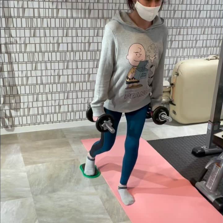 藤井美加子のインスタグラム：「☆﻿ 2021年もしっかり筋トレしていきます！！﻿消毒個室マスクで徹底😷必要なことだけど呼吸が苦しいかな。 ﻿ 大臀筋がかなり良い結果が出てきたので更に桃尻目指して🍑﻿ ﻿ ﻿ #トレーニング#ヒップアップ#パーソナルトレーニング#トレーニング女子#筋トレ#筋トレ女子#ボディメイク#大臀筋#目指せ桃尻#運を動かす#三木美加子#traning#gim#workout#bodymake#hipup」
