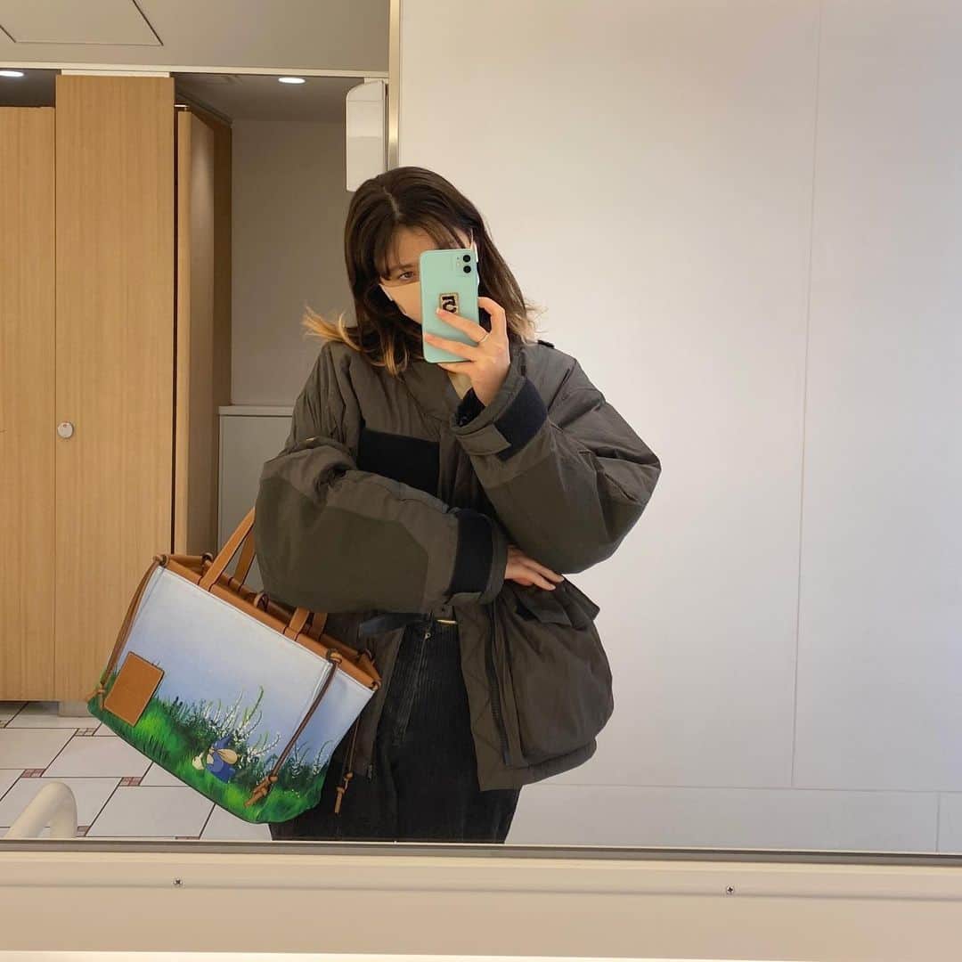 エモン・久瑠美のインスタグラム：「@loewe #loewetotoro 👜💕」