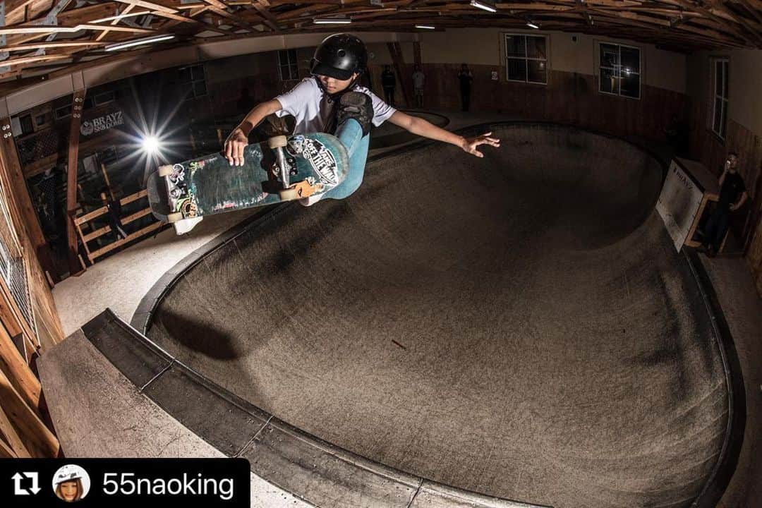 開心那のインスタグラム：「🌴Thank you!🤩🙏 また来てね〜🏁🏁🏁🚲🔥 #Repost @55naoking with @make_repost ・・・ 去年の夏の北海道ツアーの時にバッタリ偶然2回も会えたココナちゃん🛹 @cocona.hiraki  かっこよかった〜😍🏁😍  また北海道行きたいな〜🥳  #throwback #hokkaido #skateboard #girlsskater @vans @vansskate @vansskateapac @vansjapan @welcomeskateboards @spitfirewheels @187killerpads @advanceskate @mbm_parkbuilders @hotdoggeryesso」