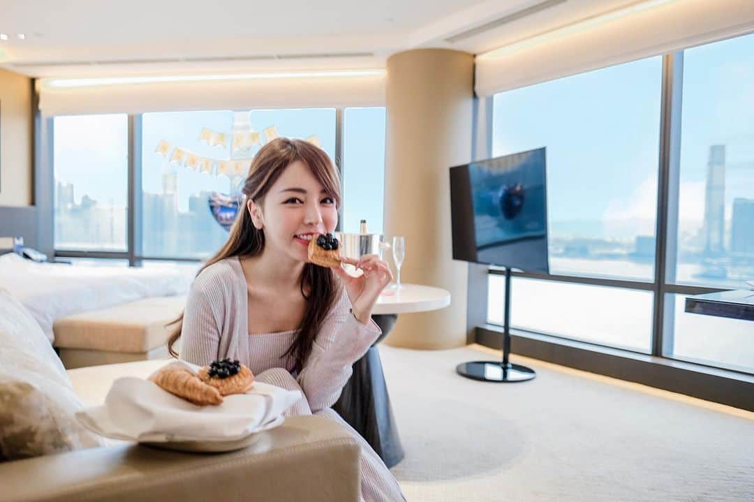 Vivi Tamさんのインスタグラム写真 - (Vivi TamInstagram)「Such A Good Morning in Grand Hyatt✨ @grandhyatthongkong  #grandhyatthongkong #livinggrand」1月16日 12時40分 - vivivvtam