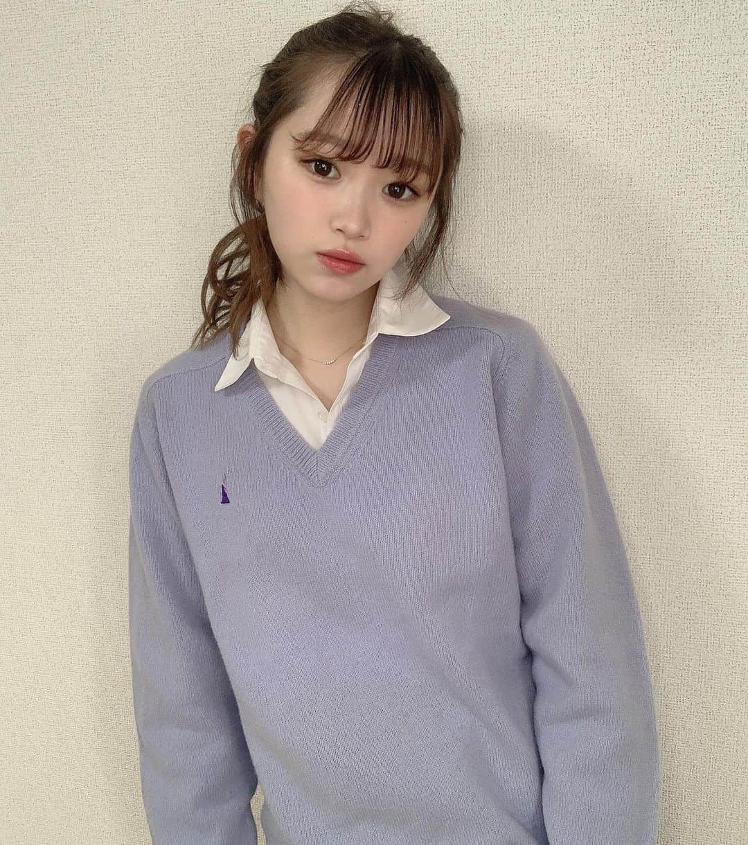 平野夢来（ゆぴぴ）のインスタグラム：「新しいセーター買った🦈 めっちゃ可愛くておきにいり案件👈👈 だけど、この間の収録で袖のとこ汚したｽﾞｽﾞｽﾞ」