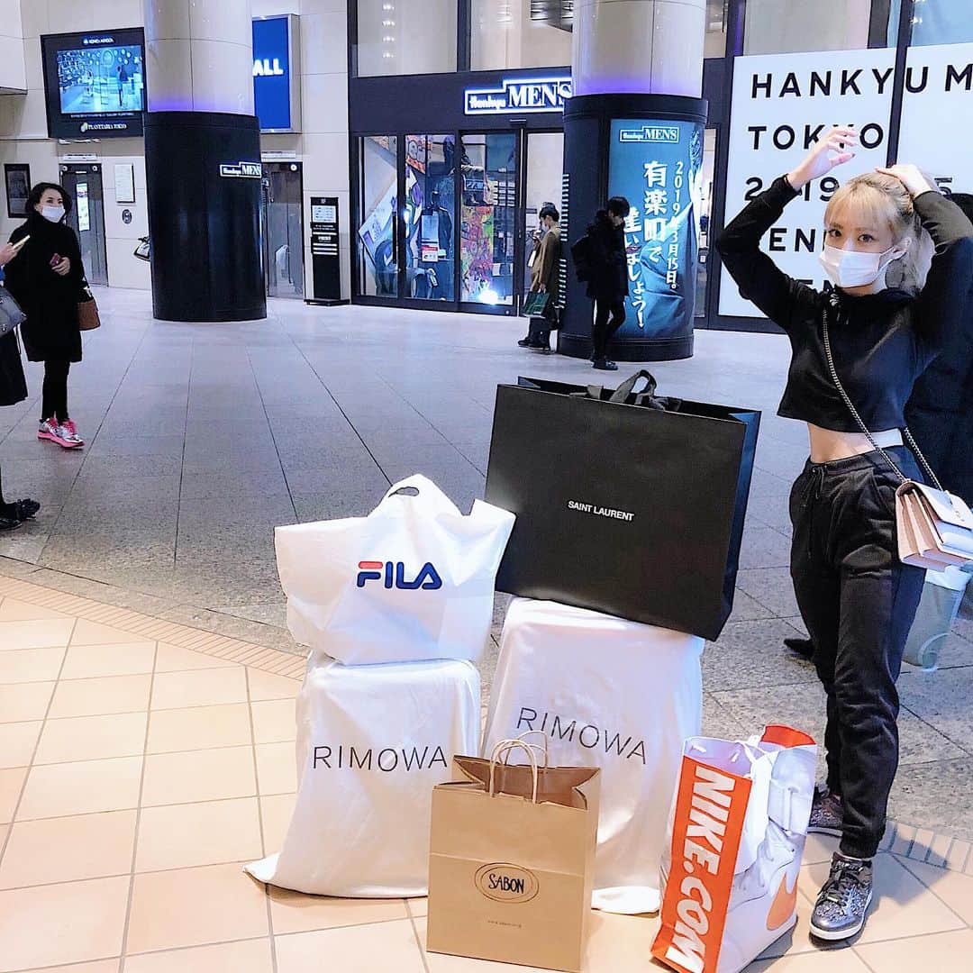 RIKAのインスタグラム：「また海外を飛び回れる日はいつ戻るの🛫 #写真は前のだよ🐰」