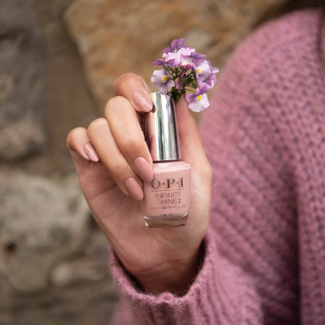 OPIさんのインスタグラム写真 - (OPIInstagram)「Get glowing and turn up the glam with this beauty from #OPIScotland. Try #YouveGotThatGlasGlow in #OPIInfiniteShine for #LongLastingNails in a gorgeous shade.   #ColorIsTheAnswer #OPIObsessed #NudeNails #NudeMani #NeutralNails #NeutralMani #ValentineNails #ValentineMani #NailTrends #NailGoals #DIYNails #NailInspo #notd #NailsOfInstagram」1月16日 13時05分 - opi