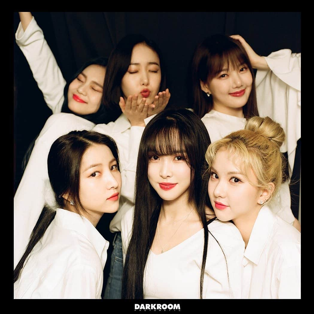 GFriendのインスタグラム：「[6⃣ #여친Special ]  #여자친구 #GFRIEND  🎉6th Anniversary🎉  (2) 찰칵📸셔터 소리가 좋아」