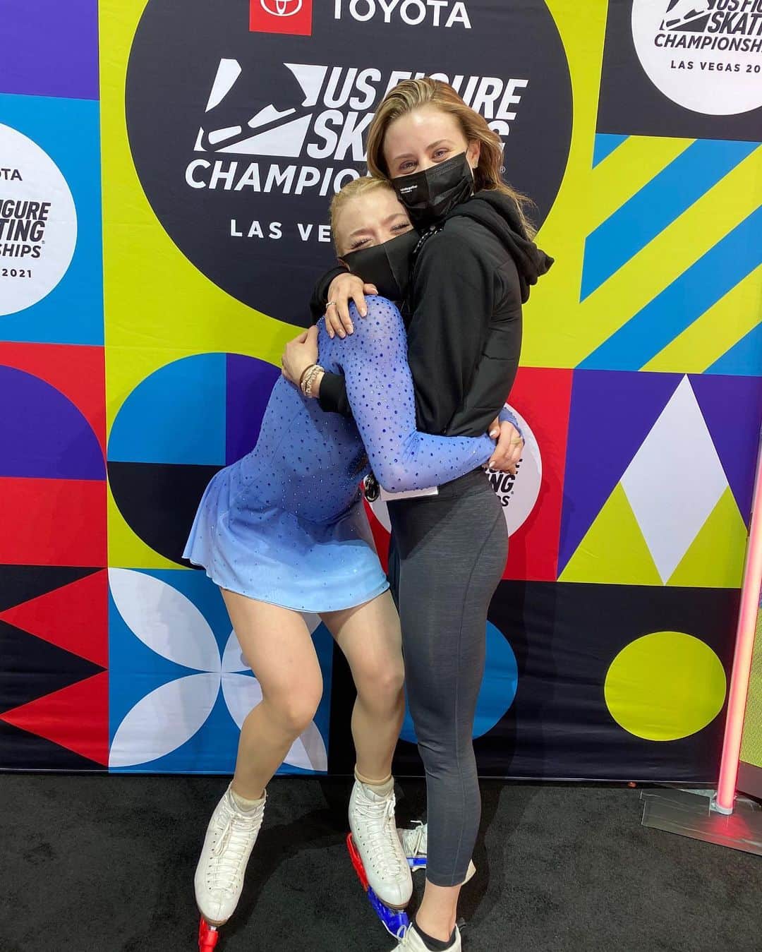 アシュリー・ケインのインスタグラム：「EXCUSE ME WHILE I FREAK OUT BUT AMBER GLENN JUST DID THE DANG THING!!!! To say I’m proud of you is an understatement, you did what we see every single day in practice! U.S. National Silver Medalist!! @amberglenniceskater ❤️❤️❤️❤️❤️❤️❤️❤️❤️❤️❤️❤️❤️❤️❤️❤️ #toyotauschamps21」