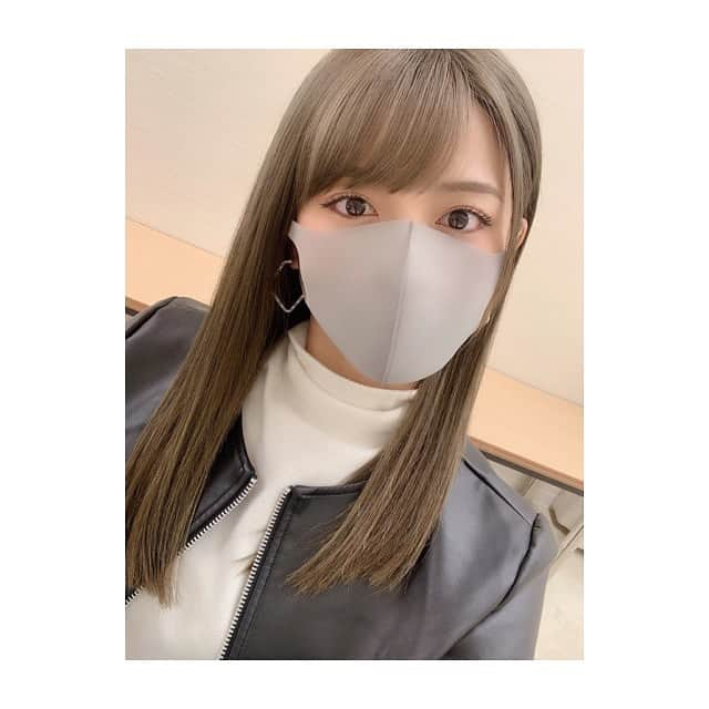 金澤朋子さんのインスタグラム写真 - (金澤朋子Instagram)「. . 明るめの髪が 恋しくなって来た今日この頃。🤷🏻‍♀️🤷🏼‍♀️💓 . #juicejuice #金澤朋子  #髪色 #明るめ #暗め #どっちも好き #迷う  #みんなはどっち派？ #染める予定 #特になし」1月16日 13時37分 - tomoko_kanazawa.official