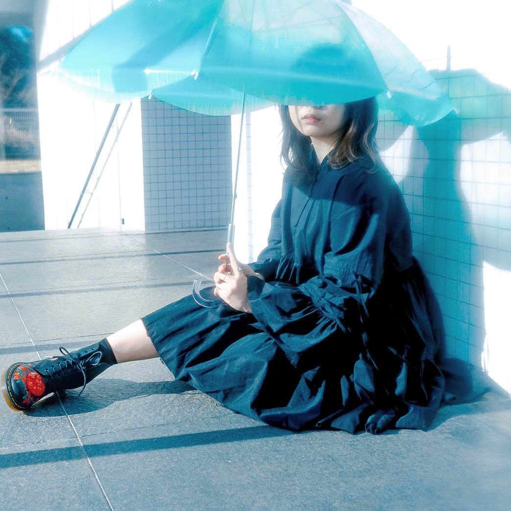 Ryokoさんのインスタグラム写真 - (RyokoInstagram)「せっかくなんでインスタアイコンも変えました バンドマンとしての私じゃなくて Ryokoとしての好きを発信していく為にもアー写は使いません こちら (@rocky_days_ )さんにとってもらいました 素敵〜〜〜   これからもЯeaLも、私も、よろしくね 2021年凄い年になるぞーーーーー！ #ЯeaL #Ryoko #portrait #music」1月16日 13時48分 - ryoryo_music