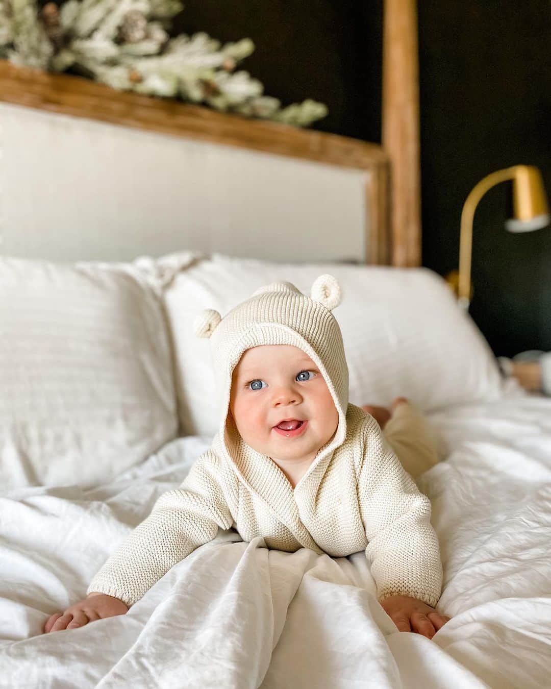 GapKidsさんのインスタグラム写真 - (GapKidsInstagram)「@thefashionfischer with the good light 💫 cute baby 👶🏼 and forever-favorite Brannan Bear sweater. 🐻」1月16日 4時58分 - gapkids