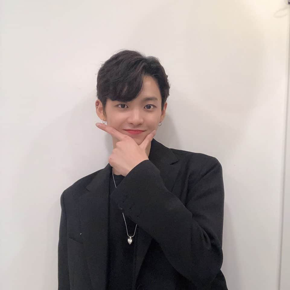 キム・テミンさんのインスタグラム写真 - (キム・テミンInstagram)「안녕하세요! 김태민 입니다 2019.02.14-2020.12.13 군복무 잘 마치고 돌아왔습니다. 항상 응원해주시는 분들에게 감사하며, 그 은혜에 보답 할수있는 사람이 되도록 하겠습니다. 늦게 나마 이렇게 알려드려 죄송합니다.」1月16日 5時10分 - taemin_0000