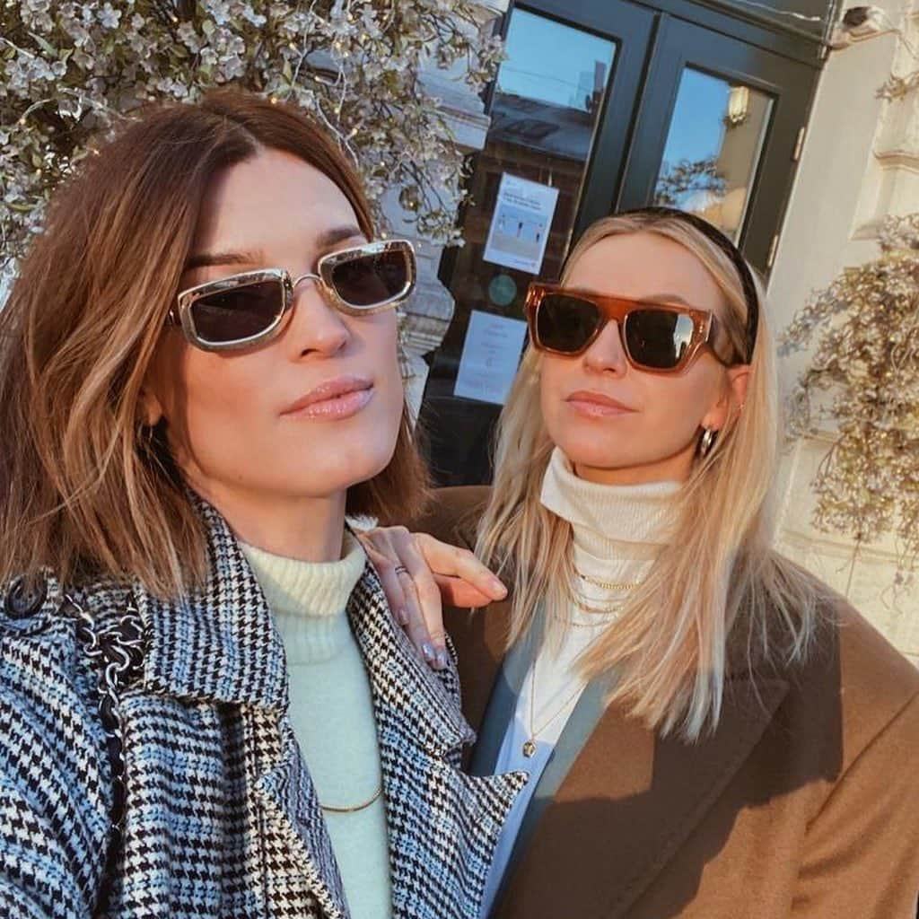 Hanneli Mustapartaのインスタグラム：「Golden hour with this golden girl✨Planning our little launch on Monday - stay tuned🥳」