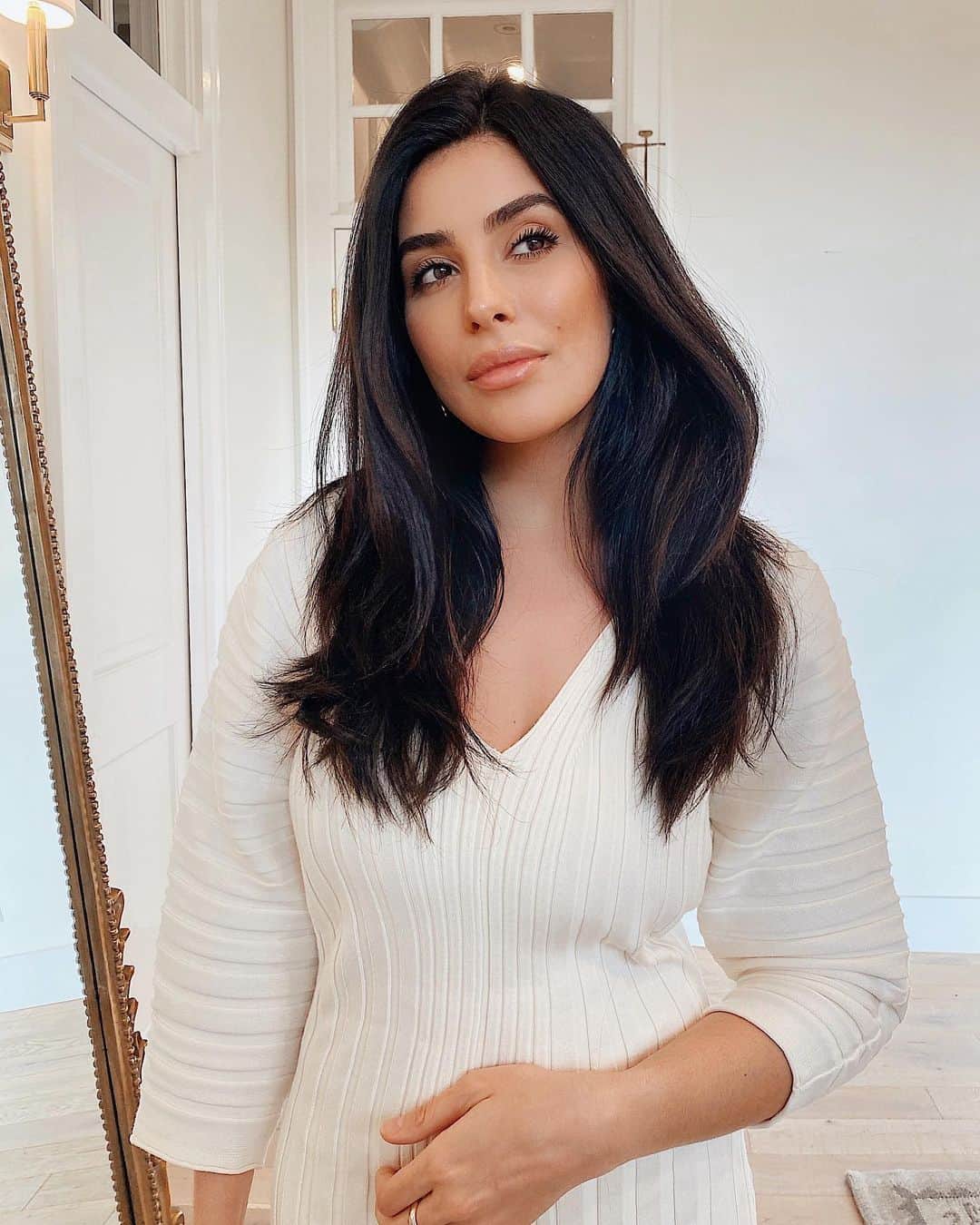 Sazan Hendrixさんのインスタグラム写真 - (Sazan HendrixInstagram)「When you have 5 million things on your to-do list but need to just take a second to document the fact that you got ready today 😆🤸🏻‍♀️ Ready to tackle my day now and look fresh doing it thanks to my @conair #SazanXWildPrimrose Multi Styler. The multiple attachments make switching up my hair looks so easy and fun to do! 🔌 💁🏻‍♀️ Now available exclusively at @walmart #SazanXConair」1月16日 5時25分 - sazan