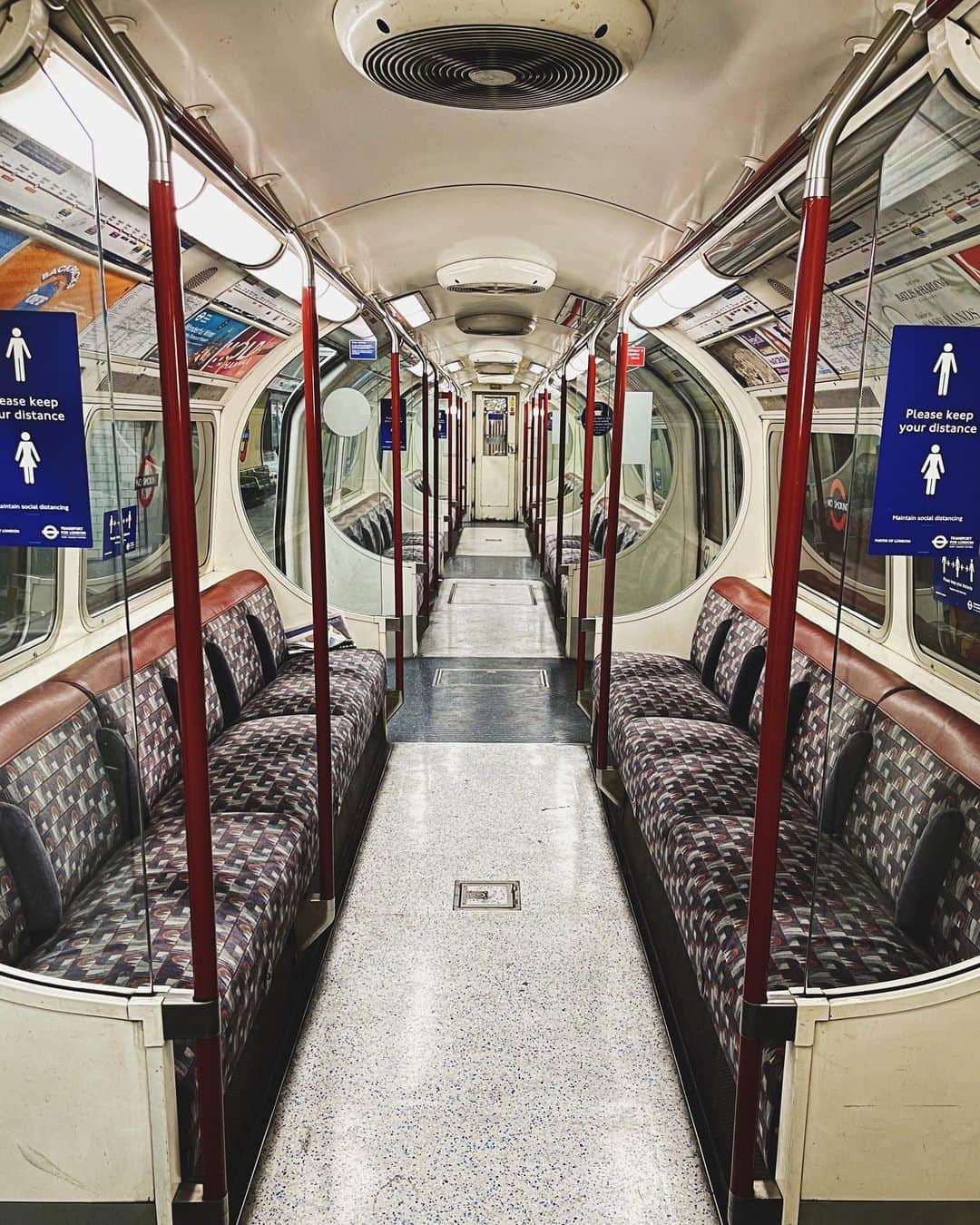 @LONDON | TAG #THISISLONDONさんのインスタグラム写真 - (@LONDON | TAG #THISISLONDONInstagram)「@MrLondon on another empty train, and in another empty station. As the wise young @harrystyles once told us... “Just stop your crying it's a sign of the times” ☺️🙈   ___________________________________________ 📸 Shot before lockdown and Tier 4. Just a quiet day. 😳🤷🏻‍♂️ // #thisislondon #lovelondon #london #londra #londonlife #londres #uk #visitlondon #british #🇬🇧 #westminster #bakerlooline #tfl #londonunderground //」1月16日 5時33分 - london