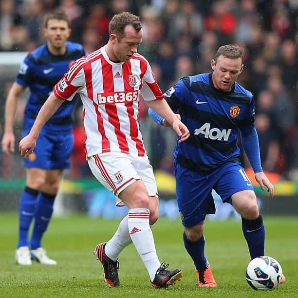 チャーリー・アダムのインスタグラム：「One of England greatest ever footballers @waynerooney enjoy your retirement and good luck in management 👏👏」