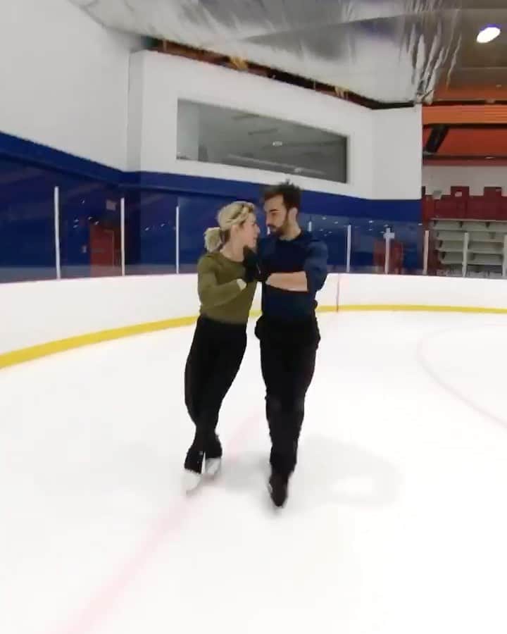 オリヴィア・スマートのインスタグラム：「Happy National Skating Day!  An old but fun video by @jerem.ie 🎥!」