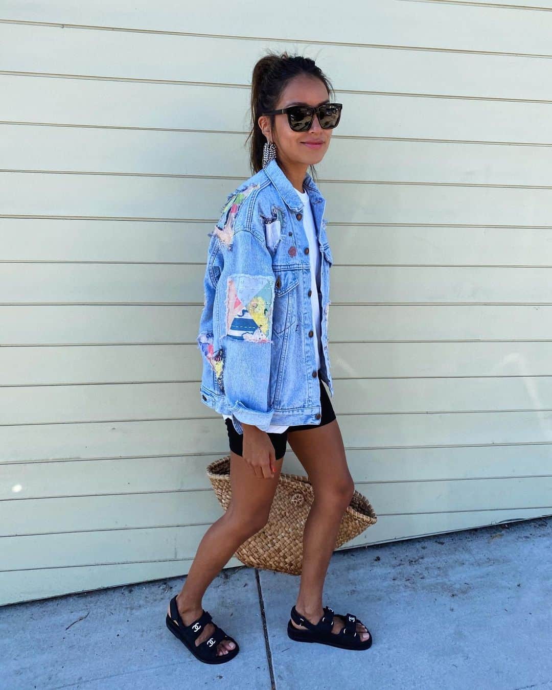 ジュリー・サリニャーナのインスタグラム：「84° weather. ✨💕」