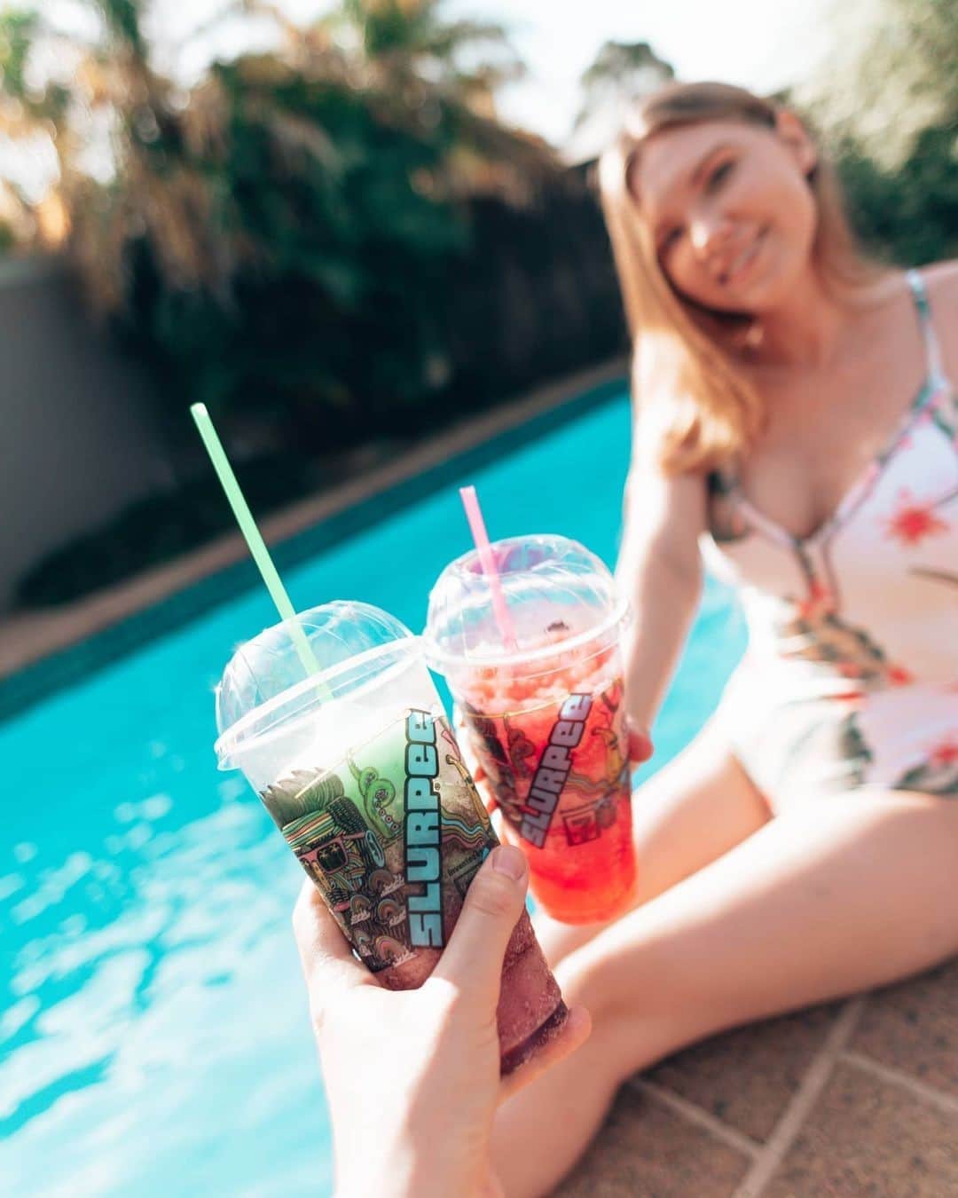 7-Eleven Australiaさんのインスタグラム写真 - (7-Eleven AustraliaInstagram)「Here’s to the weekend! 🙏 Grab 2 for 1 SUPER size Slurpees for you and your bestie on the My 7-Eleven app. Link in bio. 💚   📷 @_anutka_   T&Cs apply. Visit 7eleven.com.au for details.」1月16日 6時00分 - 7elevenaus