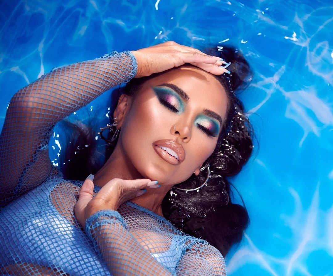 iluvsarahiiさんのインスタグラム写真 - (iluvsarahiiInstagram)「Living my Sirenita fantasy with the Sweet Oasis Collection 🧜‍♀️🌊🌺 _____________________________ Sweet Oasis Palette @morphebrushes  Sweet Oasis Gloss in Shimmy  Makeup by @lipsticknick  Nails by @karengnails」1月16日 6時02分 - iluvsarahii