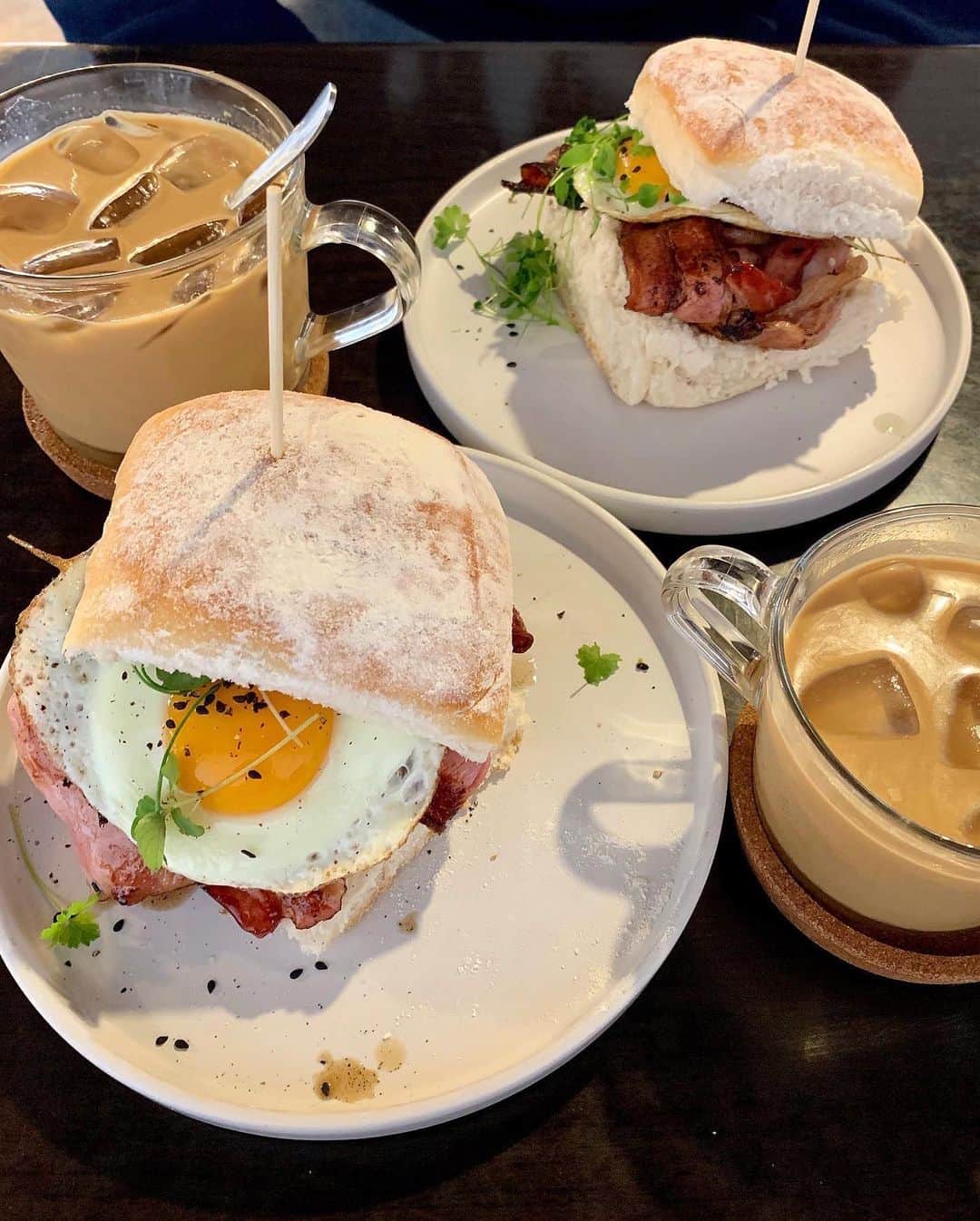 武田紗季さんのインスタグラム写真 - (武田紗季Instagram)「brekkie waffle🧇 bacon&egg roll #シドニー」1月16日 6時14分 - __sakii.___