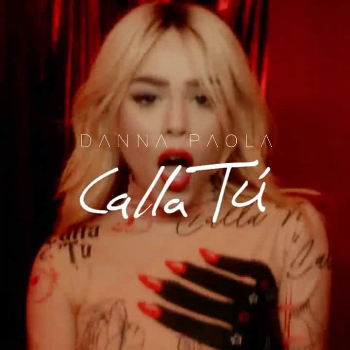 Danna Paolaのインスタグラム：「“ CALLA TÚ MUSIC VIDEO” OUT NOW! 🥀🤫💔 me da mucha emoción haber escrito esta canción, la necesitaba, y necesitaba que fuera algo tan preciso e informativo que pudiera hoy en día ayudar a darnos cuenta que NO ESTÁ BIEN CALLARNOS JAMÁS. Esta canción es mi estandarte para darle voz a todas las mujeres que hemos caído en manos de personas que nos disfrazan amor con golpes y odio.   Gracias @anahiguastone y a todas mis chicas por formar parte de este potente videoclip y unirse conmigo a este movimiento ♥️ NUNCA MÁS, NO ME CALLO, CALLA TÚ.   @emmimua @alvarezomar gracias mis niños por siempre crear conmigo magia y empoderarme con cada look juntos, los amo !!!  @samuelgiron gracias cariño, por crear este body con tanto significado y crear juntos en todo este proyecto! ♥️top  @sandraroldan10 @lizmarianinja Mujeres admirables con quienes comparto este mensaje, y el cual estoy orgullosa de que siempre estamos de la mano y apoyándonos contra el mundo.   @marioivcontreras @delgadilloa @jesusblaife @aborito gracias por siempre apoyar esta canción, creer en mi más que como artista , como mujer, y darle prioridad para expresar con tanta fuerza este mensaje.   Gracias @onepathjb @soygomz @brunovalverdemusic por acompañarme creando esta joya y uniéndose conmigo apoyando este mensaje. ♥️   #KO 🥀 KNOCKOUT ♥️」