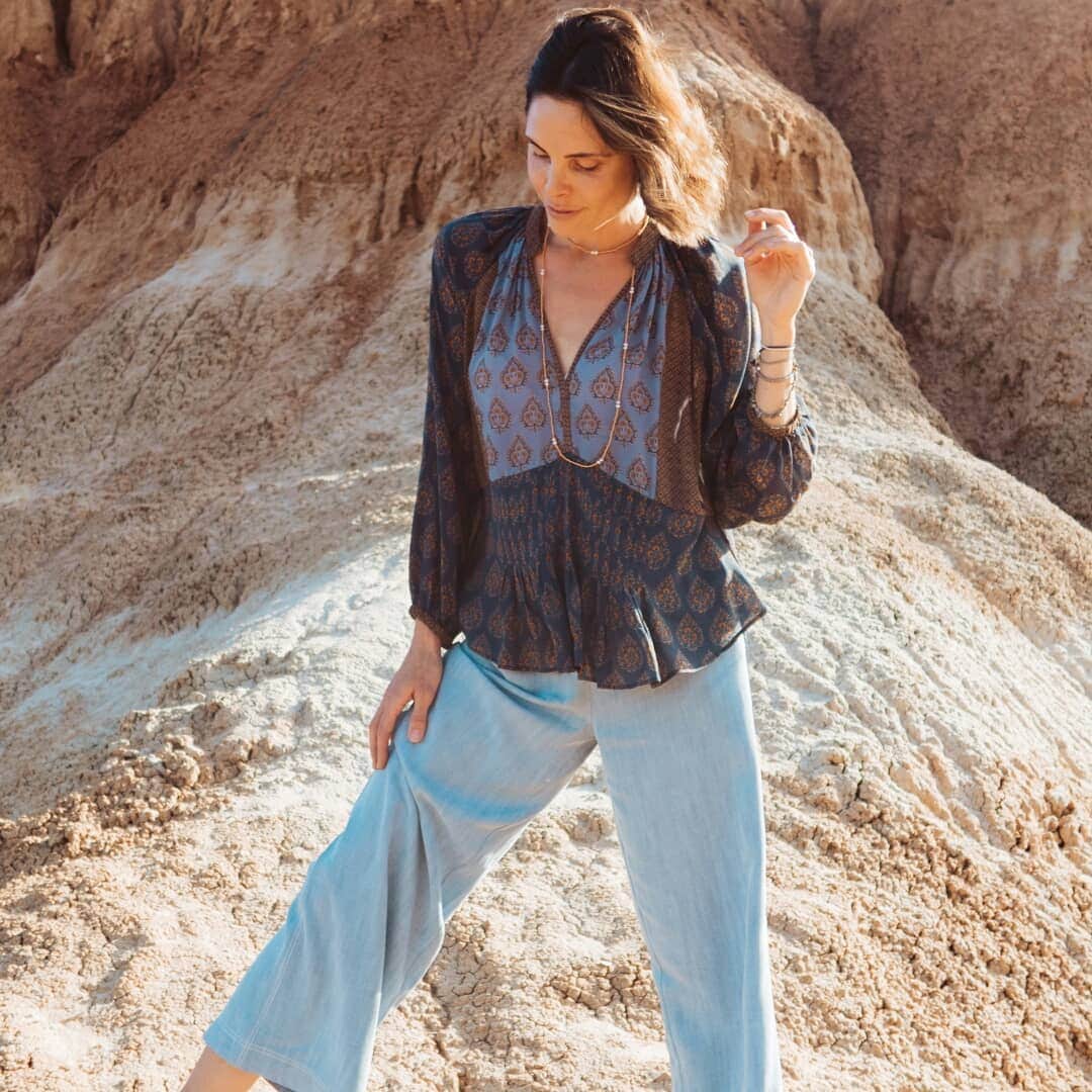 ミーガンパークのインスタグラム：「Bohemian darling @gypsyfind in the Melike Silk Blouse and Denim Flare Pant. Find these as part of our summer sale on now x」