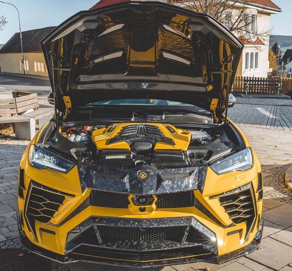 CARLiFESTYLEさんのインスタグラム写真 - (CARLiFESTYLEInstagram)「The Mansory Venatus EVO 👍🏽or👎🏽? Check out @aerosunzusa for more info! #carlifestyle #Venatus」1月16日 6時47分 - carlifestyle