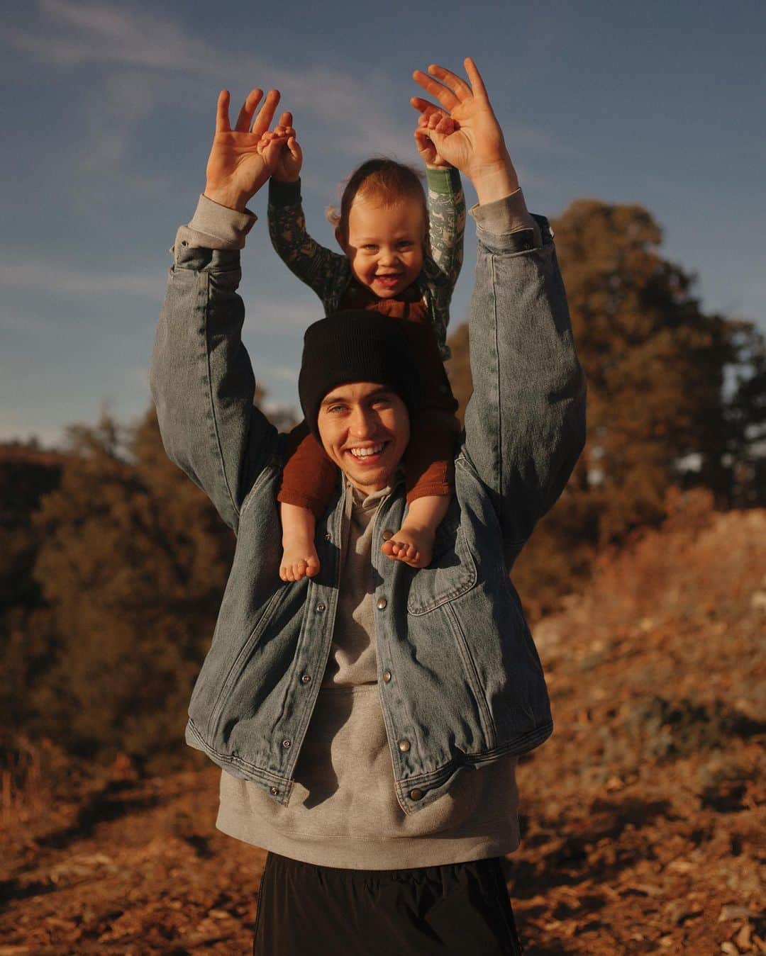 のインスタグラム：「up, up & away 📷 @alex_hainer」