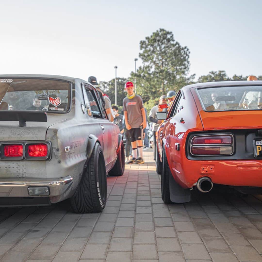 スティーブのインスタグラム：「Both 1971 Nissan / Datsun. Which do you choose? ダットサン(日産)同士！カッコいい」