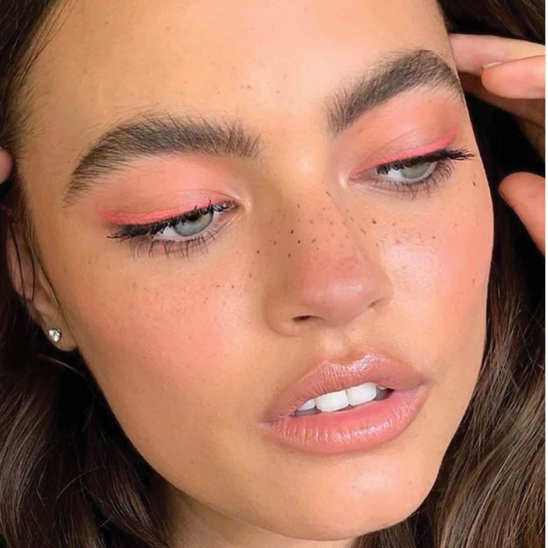 Clarins Australiaさんのインスタグラム写真 - (Clarins AustraliaInstagram)「Long lashes, please 🙌! @ashleapenfold uses our 4D Mascara on @zoe.somersall for serious volume, flawless curve and visible length. ⁣ ⁣ Regram @brisbanebestbeauty⁣ ⁣ #ClarinsAus #ClarinsMakeup #Mascara #WonderPerfectMascra4D #4DMascara」1月16日 7時00分 - clarinsanz