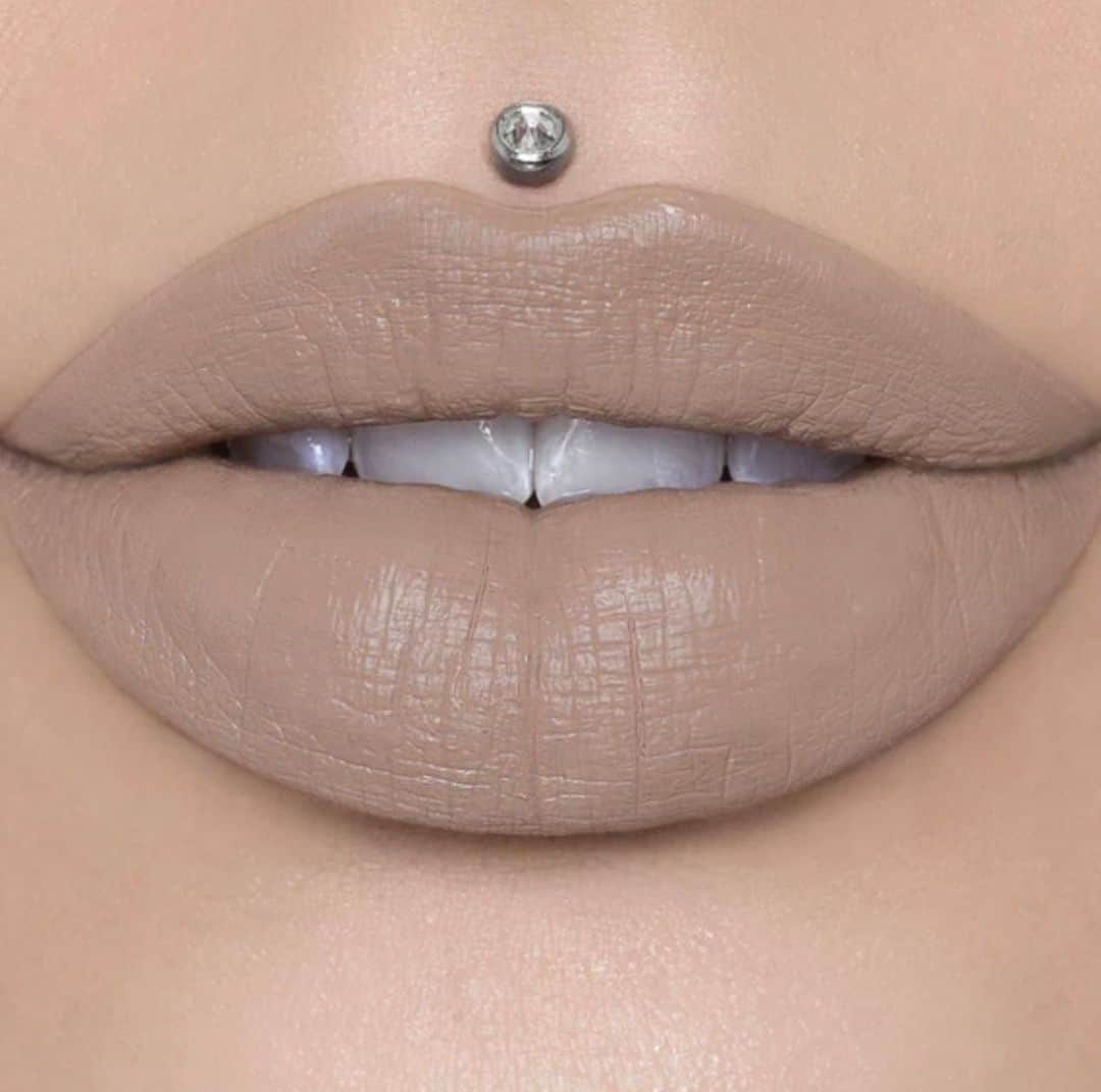 Jeffree Star Cosmeticsさんのインスタグラム写真 - (Jeffree Star CosmeticsInstagram)「Shop our #velourliquidlipstick in the shade Jeffees Nudes, the perfect soft taupe nude ✨ Now available in full size 🌟   #jeffreestarcosmetics」1月16日 7時04分 - jeffreestarcosmetics