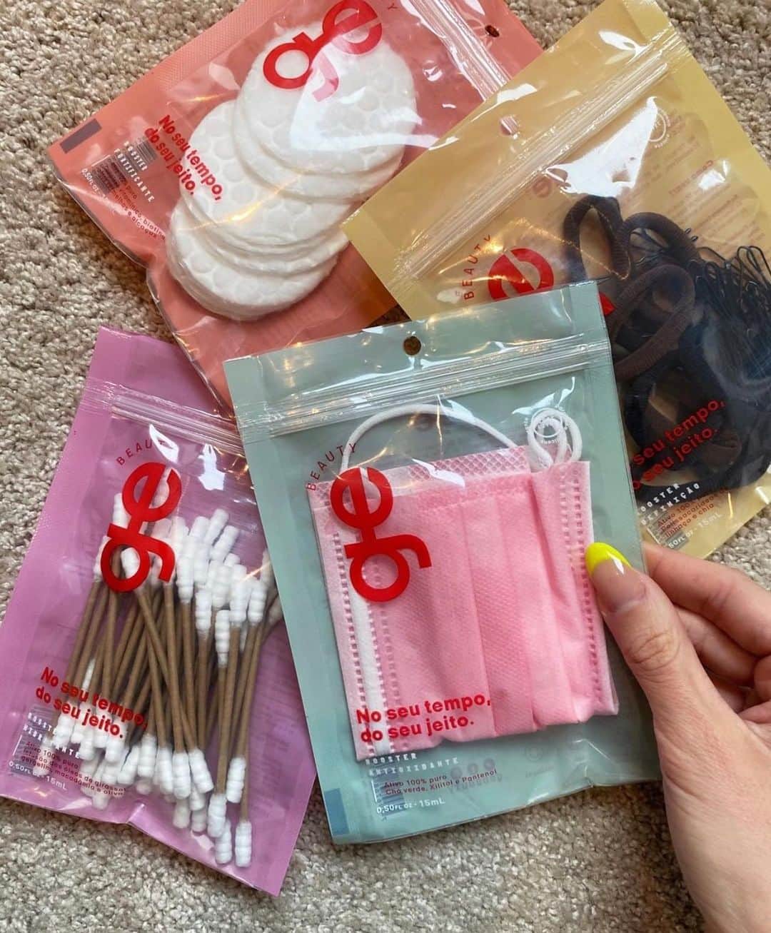 のインスタグラム：「eu amo a minha marca ❤️♻️só não amo mais do que as consumidoras dela, desliza pra entender! - você que tem um booster pra chamar de seu, não esqueça que as embalagens (além de lindas!) são reutilizáveis! Have fun e além de sustentável fique organizadah kkkk #gebeauty #sustentavel」