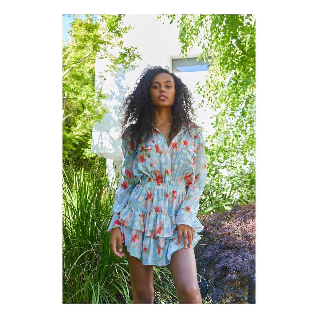 ティーバッグスのインスタグラム：「Pre-spring awakening ✨ Our best-selling Annika dress in our new daydream floral. #MISAworld」