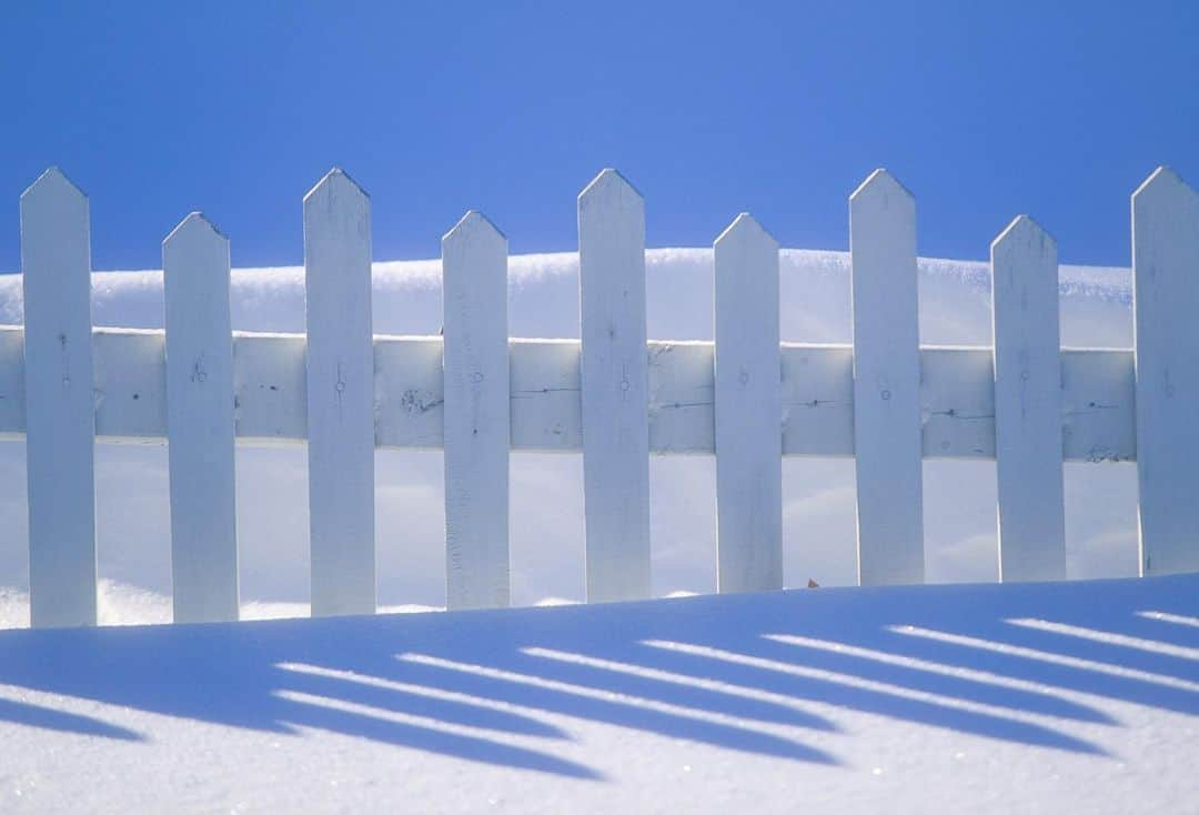 Michael Yamashitaさんのインスタグラム写真 - (Michael YamashitaInstagram)「Picket fence, Craftsbury, Vermont. #winter #vermontwinter #snowscape #snowdrift #snowcovered #craftsbury #craftsburycommon」1月16日 7時22分 - yamashitaphoto