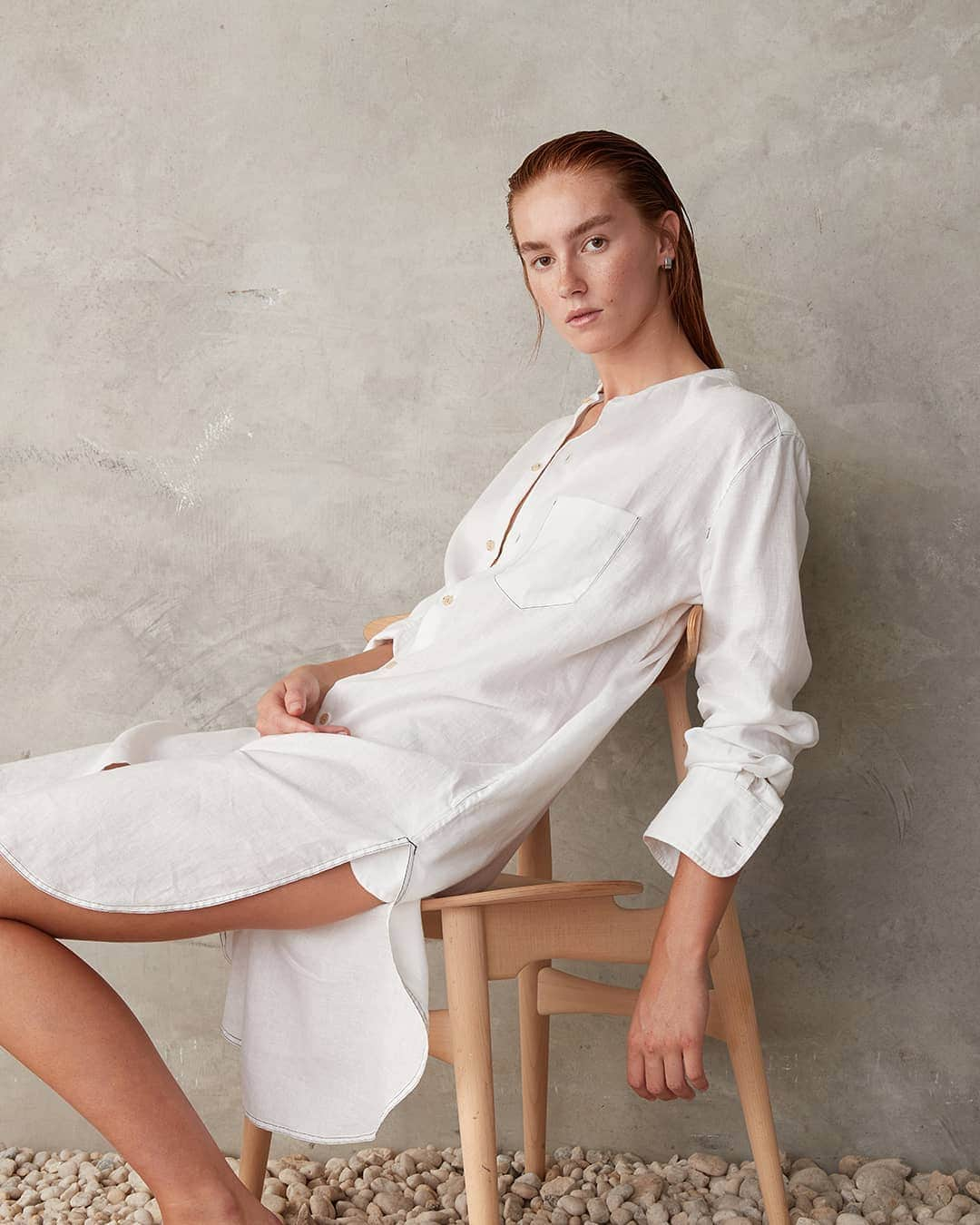 ベイシークさんのインスタグラム写真 - (ベイシークInstagram)「effortless weekend wear.  discover the classic linen shirt dress, made with 100% sustainable linen. available in white, taupe and seasonal sage.  #bassike」1月16日 7時23分 - bassike