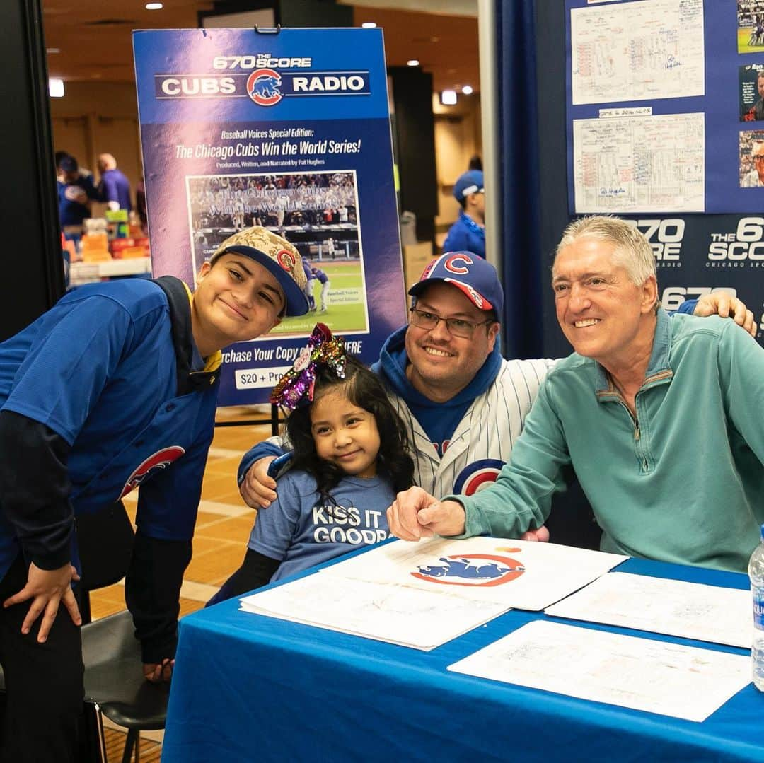 シカゴ・カブスさんのインスタグラム写真 - (シカゴ・カブスInstagram)「We’re missing Cubs fans a little extra this weekend. 💙 Share your favorite #CubsCon memories with us using #CubTogether!」1月16日 7時17分 - cubs