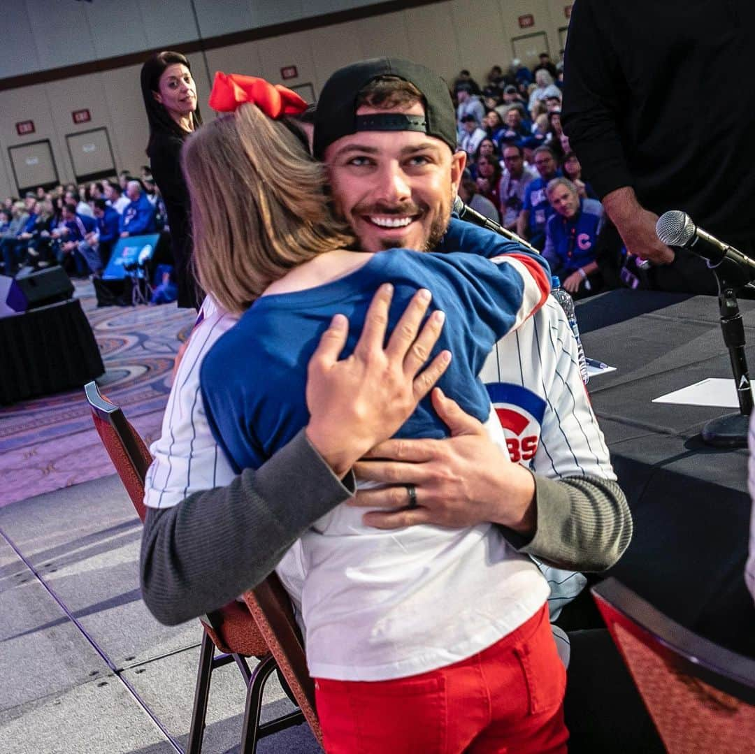 シカゴ・カブスさんのインスタグラム写真 - (シカゴ・カブスInstagram)「We’re missing Cubs fans a little extra this weekend. 💙 Share your favorite #CubsCon memories with us using #CubTogether!」1月16日 7時17分 - cubs