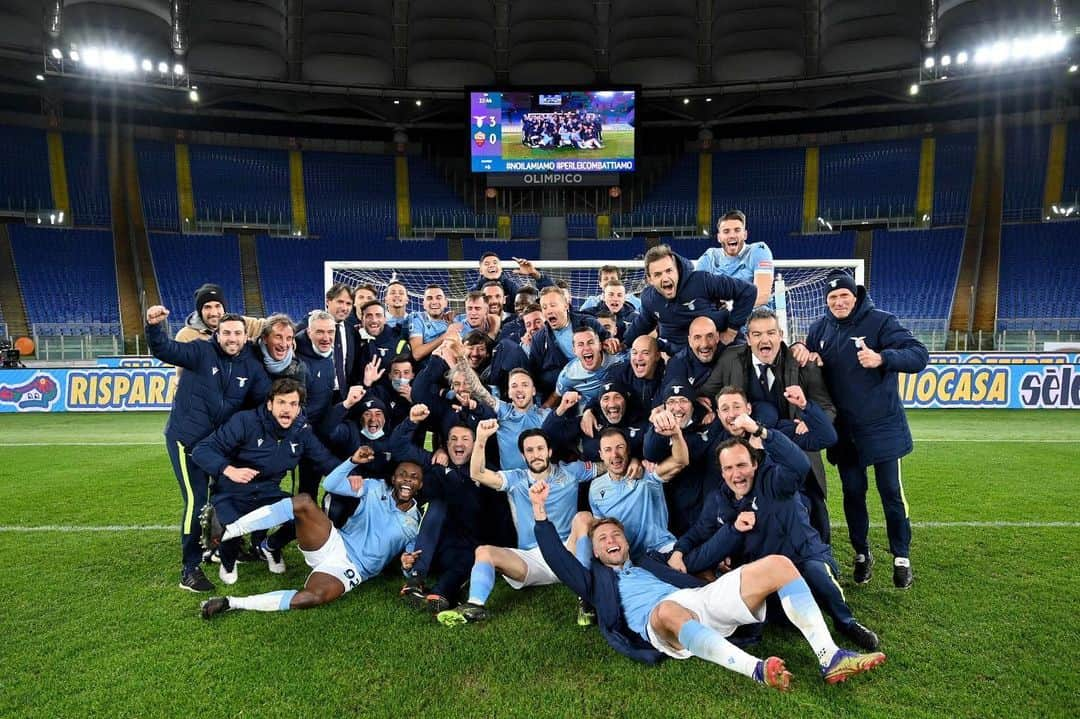 ルーカス・レイヴァのインスタグラム：「Sotto la curva perché Roma è S.S Lazio ...」