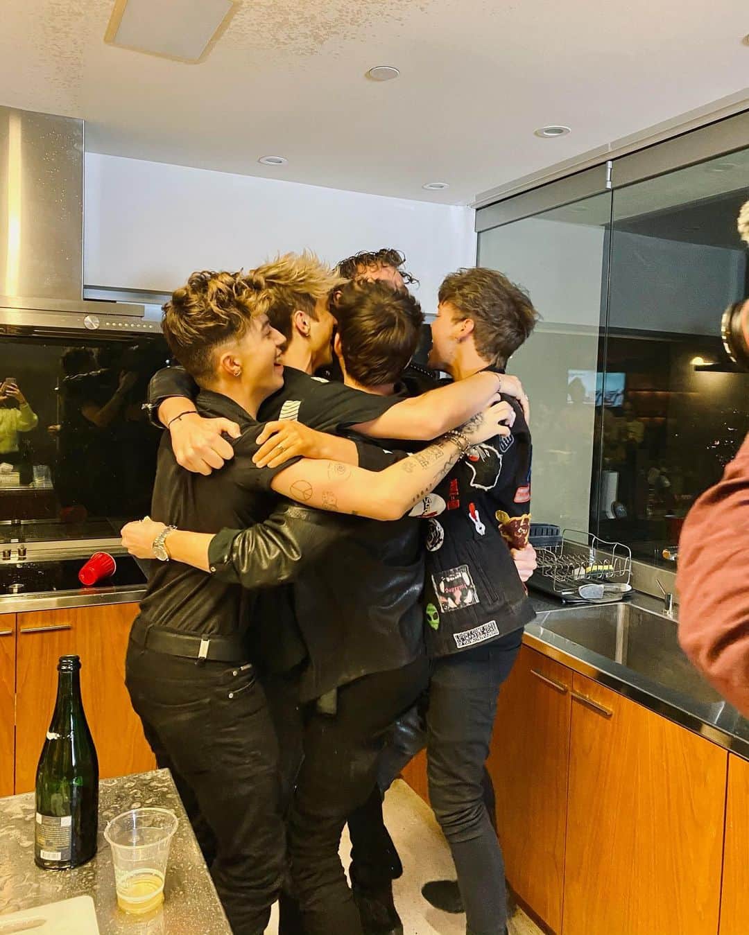 Jonahmaraisのインスタグラム：「these guys right here are my brothers. we’ve been through everything together and experienced the lowest lows and the highest highs. we’ve been around the world together and i’m just so grateful for each of them. this photo was taken last night right as the album came out. we all just hugged each other and it was the most genuine feeling of happiness. we really did it ♥️」