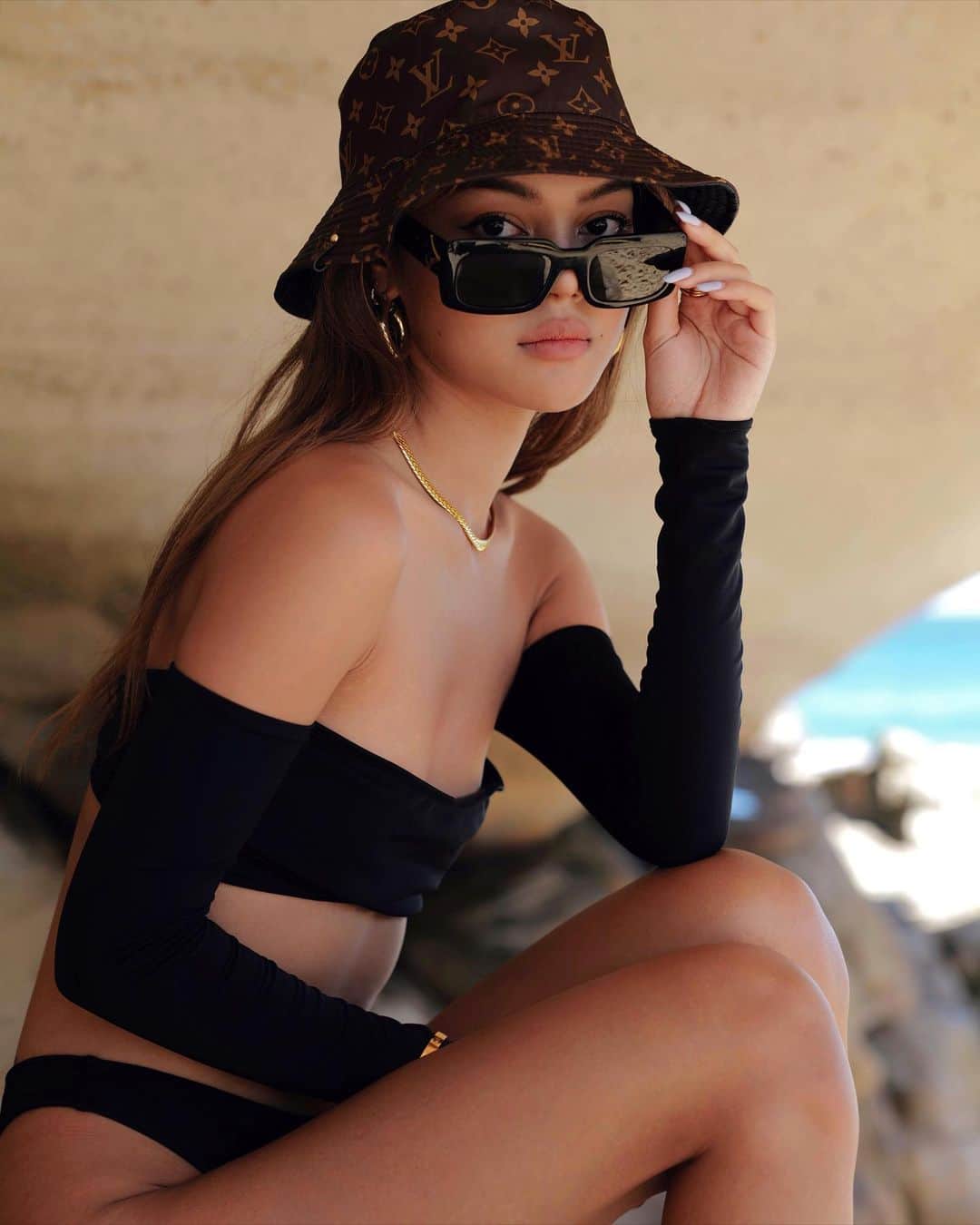リリーマイマックのインスタグラム：「Embracing summer 🌞 @louisvuitton 😎」