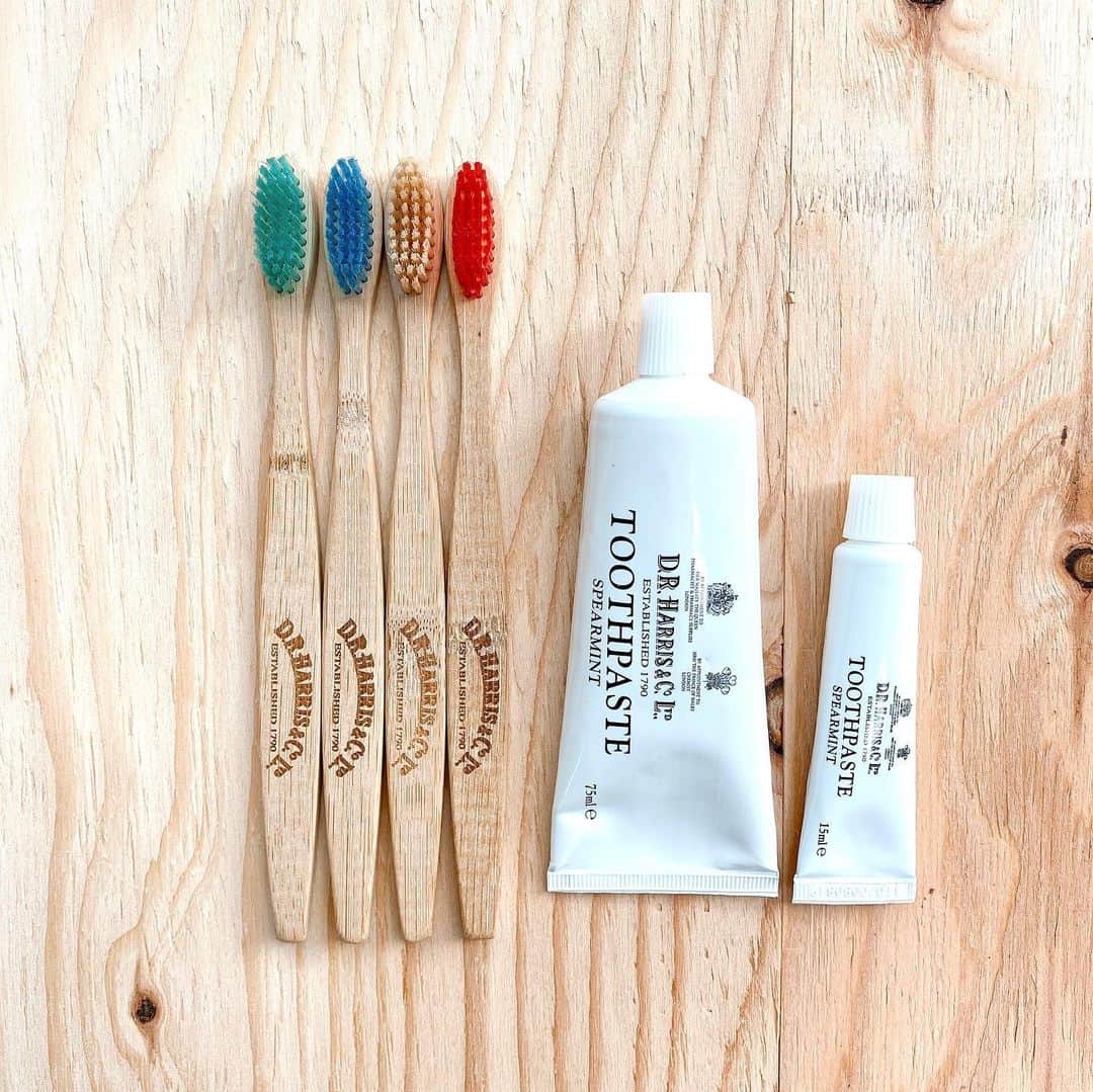 EFFIEさんのインスタグラム写真 - (EFFIEInstagram)「2021 E.F.international フォトコンテストで プレゼントキャンペーン 開催中です〜   1.  Senteur et Beaute サンタール・エ・ボーテ 「フレンチクラシック」のset ホワイトティーの香り 抽選で5名様にプレゼント   2.  DURANCE 「デュランス」 リネンケアアイテム各種と ピローミスト１本のset 抽選で5名様にプレゼント     E.F. フォトコンテストを開催しております〜❗️   E.F.アイテムを使った写真を投稿しましょう♪ E.F.の取扱いアイテムであればなんでもOK❗️ 皆さんがお持ちのE.F.商品を使った すてき写真をお待ちしております   【　応募方法　】 ①  本アカウント@e.f.internationalをフォロー （すでにフォロー済みの方ももちろん対象です)   ②E.F.アイテムが入った写真を撮影   ②  撮影した写真にハッシュタグを2つ付ける 【タグ1】#エフィと香りの暮らし 【タグ2】#フレンチクラシック または #デュランス ご希望のset、どちらか1つをお選びください。   【　応募期間　】 2021 年1月5日（火）〜1月24日（日）   【　当選者の決定と通知　】 選考期間：2021年1月25日〜1月28日 当選者の通知：1月下旬〜2月上旬予定   当選者にのみ＠e.f.internationalから ダイレクトメッセージにてご連絡致します。   【　注意事項　】 ・当選者へダイレクトメッセージ送信後 7日間以内にご返信頂けない場合 当選無効となりますのでご注意ください。 ・投稿の非公開設定をONにされている方は 応募の対象になりませんので、ご注意ください。 ・応募いただきました写真は当選の有無に関わらず 弊社のホームページ等で掲載させていただく場合が ございます。あらかじめご了承ください。  ＠durance  @senteur.et.beaute  #effie#efinternational #durance #senteuretbeaute #デュランス#サンタールエボーテ#ランドリー#フレグランス#香り#香りのある暮らし#香りのある生活 #丁寧な暮らし#ピローミスト#プレゼントキャンペーン#フォトコンテスト#フォトコンテスト開催中 #プレゼントキャンペーン実施中#写真を撮るのが好きな人と繋がりたい #写真好き #香り好き#ディフューザー#石鹸好き#ピローミスト#フレグランスミスト」1月16日 7時40分 - e.f.international