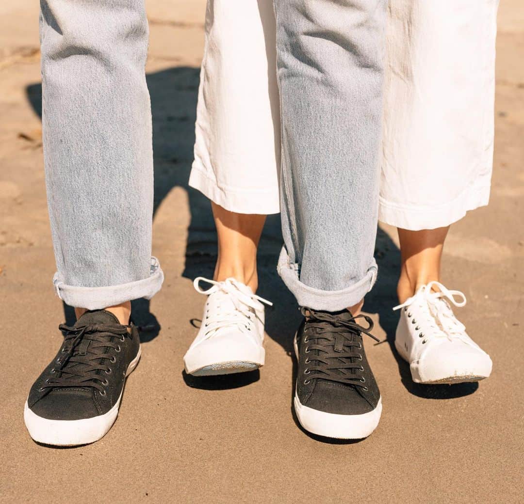 シービーズのインスタグラム：「Intentionally simple, purposefully timeless, and consciously crafted. ✨  #letsgetcasual」