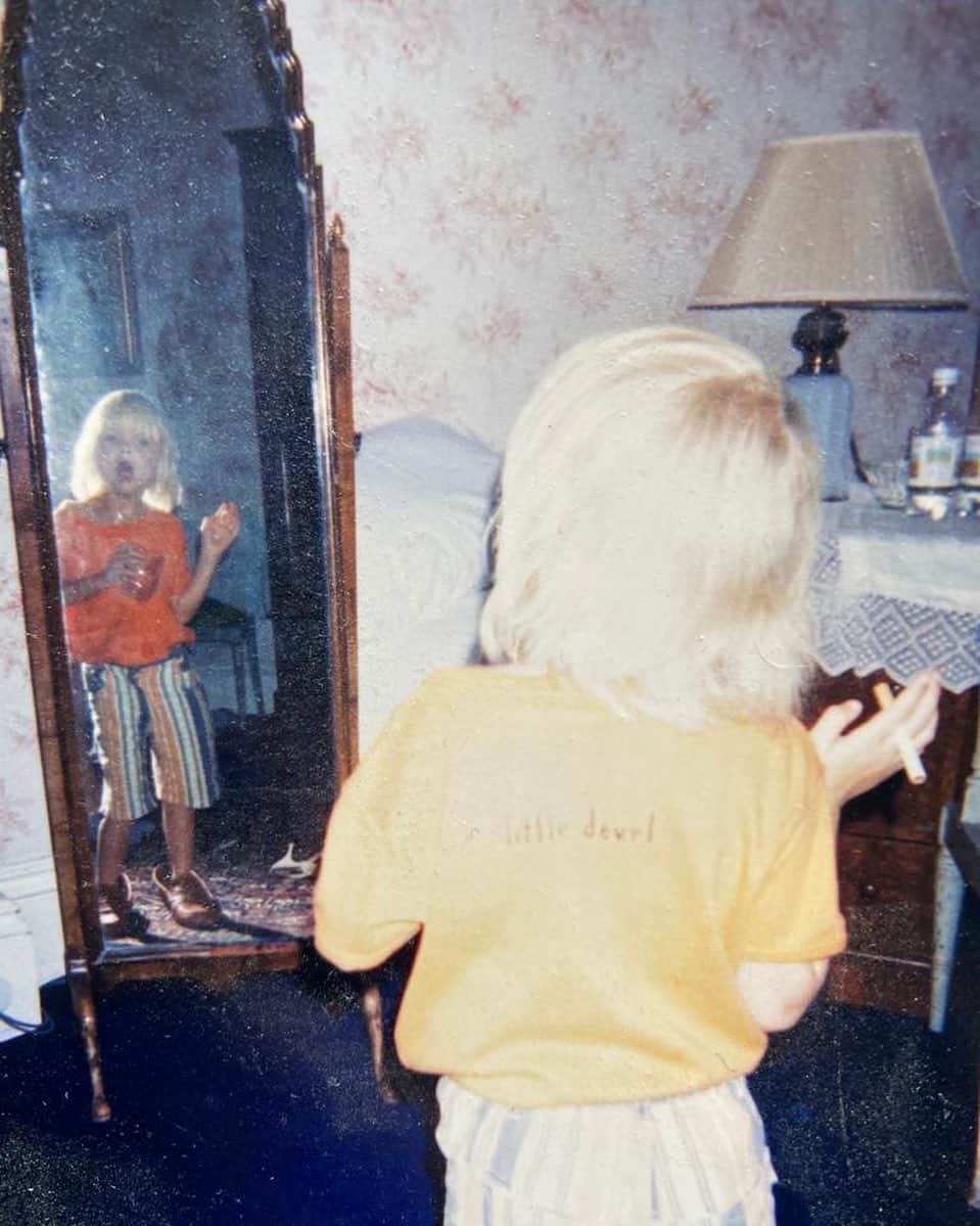 カーラ・デルヴィーニュのインスタグラム：「Trouble from day one」