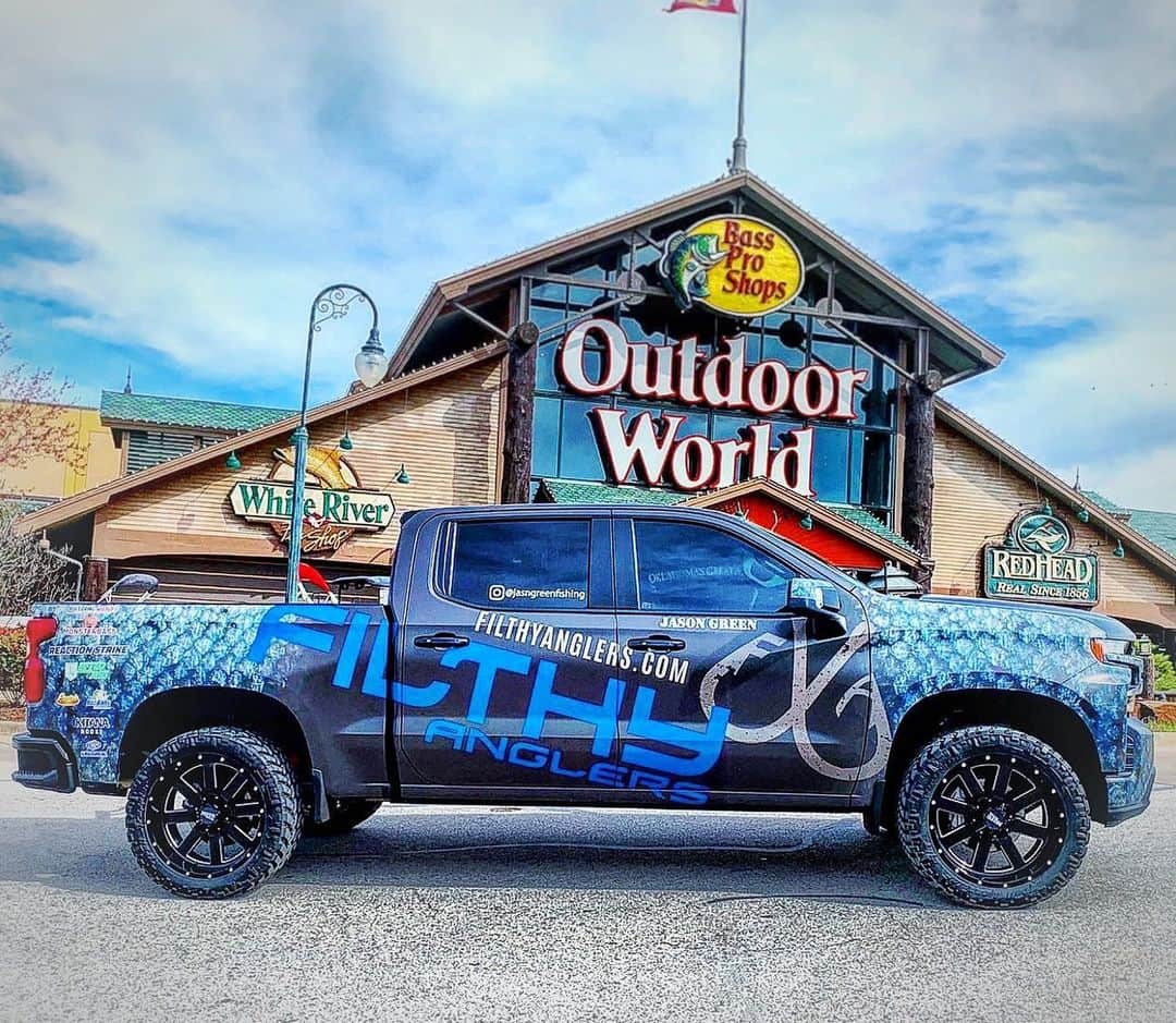 Filthy Anglers™のインスタグラム：「Filthy Female Friday my friends, check out this Filthy Girl! She belongs to our Filthy Ambassador Jason @jasngreenfishing - has anyone seen any of our wrapped trucks around? Whether that’s in the Oklahoma area or New England? If so comment where below, great job taking care of her Jason she looks pretty clean for being a Filthy girl. www.filthyanglers.com #fishing #filthyanglers #bassfishing #teamfilthy #truck #trucks #chevrolet #gmc #bigtruck #trailboss #hunting #icefishing #fish #boat #monsterbass #anglerapproved」
