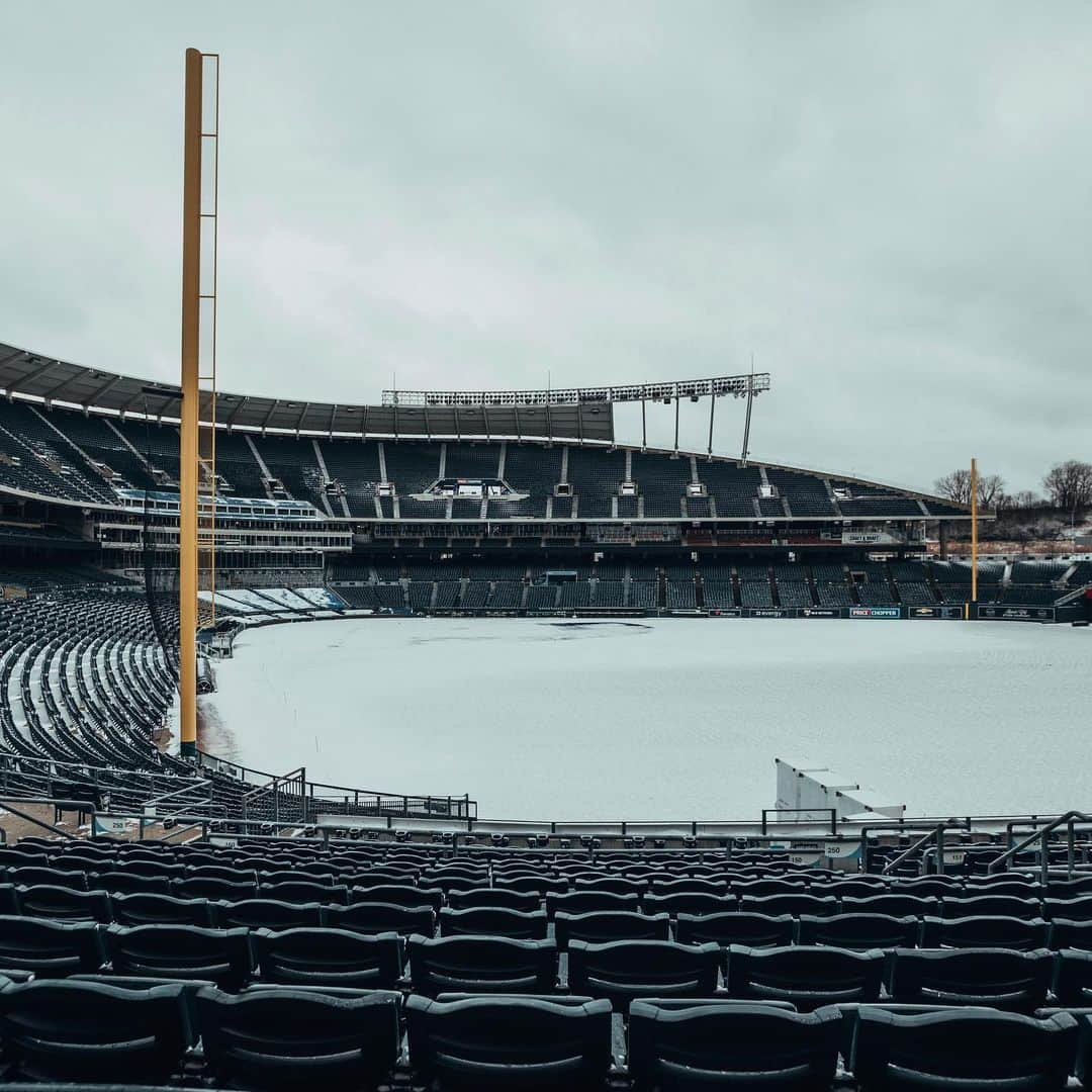 カンザスシティ・ロイヤルズさんのインスタグラム写真 - (カンザスシティ・ロイヤルズInstagram)「Snow day at #TheK. ❄️」1月16日 7時50分 - kcroyals