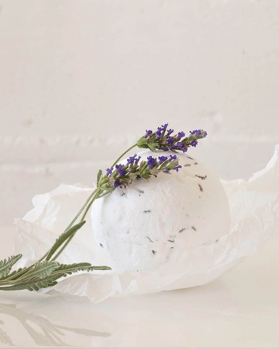 The Little Marketさんのインスタグラム写真 - (The Little MarketInstagram)「Soothe your senses with our back-in-stock bath bombs! They are hand-mixed in small batches with raw and natural ingredients for a relaxing, calming soak.  ⠀⠀⠀⠀⠀⠀⠀⠀⠀ Each purchase supports second chances for individuals who have endured various hardships; the team consists of individuals recovering from addiction, individuals in reentry programs, people with disabilities, and survivors of domestic violence.  ⠀⠀⠀⠀⠀⠀⠀⠀⠀ Link in bio to shop.」1月16日 8時07分 - thelittlemarket