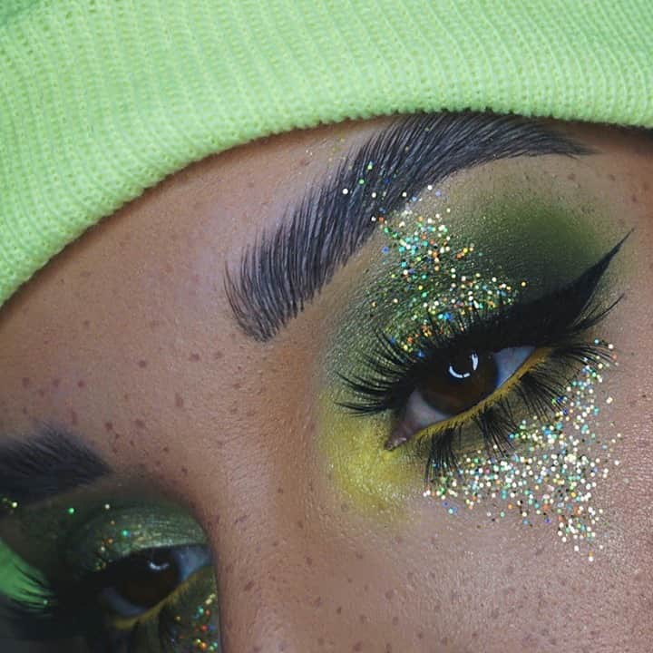 NYX Cosmeticsさんのインスタグラム写真 - (NYX CosmeticsInstagram)「@lazybonesbeauty slays this vibrant #EOTD using our #vegan faves 💚 Ft. here is our ✔️ Epic Ink Liner ⚡ Lift & Snatch Brow Tint Pent in 'Espresso' ✨ Brow Glue • #nyxcosmetics #nyxprofessionalmakeup #crueltyfreebeauty #veganformula」1月16日 8時28分 - nyxcosmetics