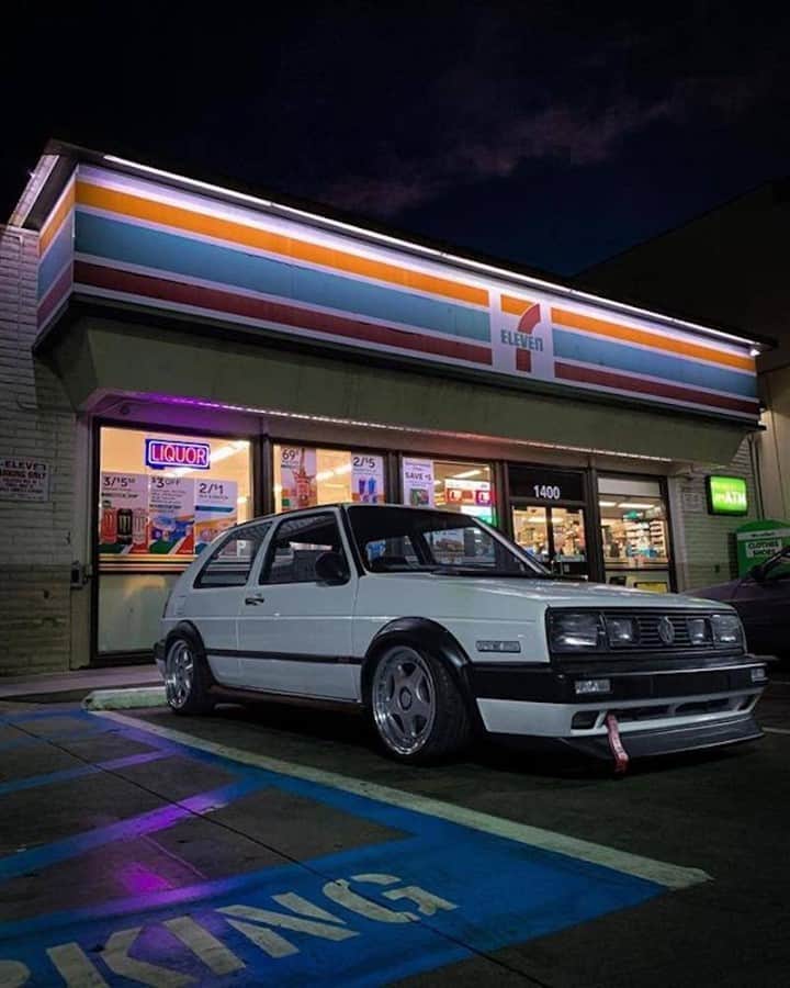 7-Eleven USAさんのインスタグラム写真 - (7-Eleven USAInstagram)「Are you a “food in the car” person? 📷:@gti_emperormk2  #OnlyAt7Eleven」1月16日 9時00分 - 7eleven